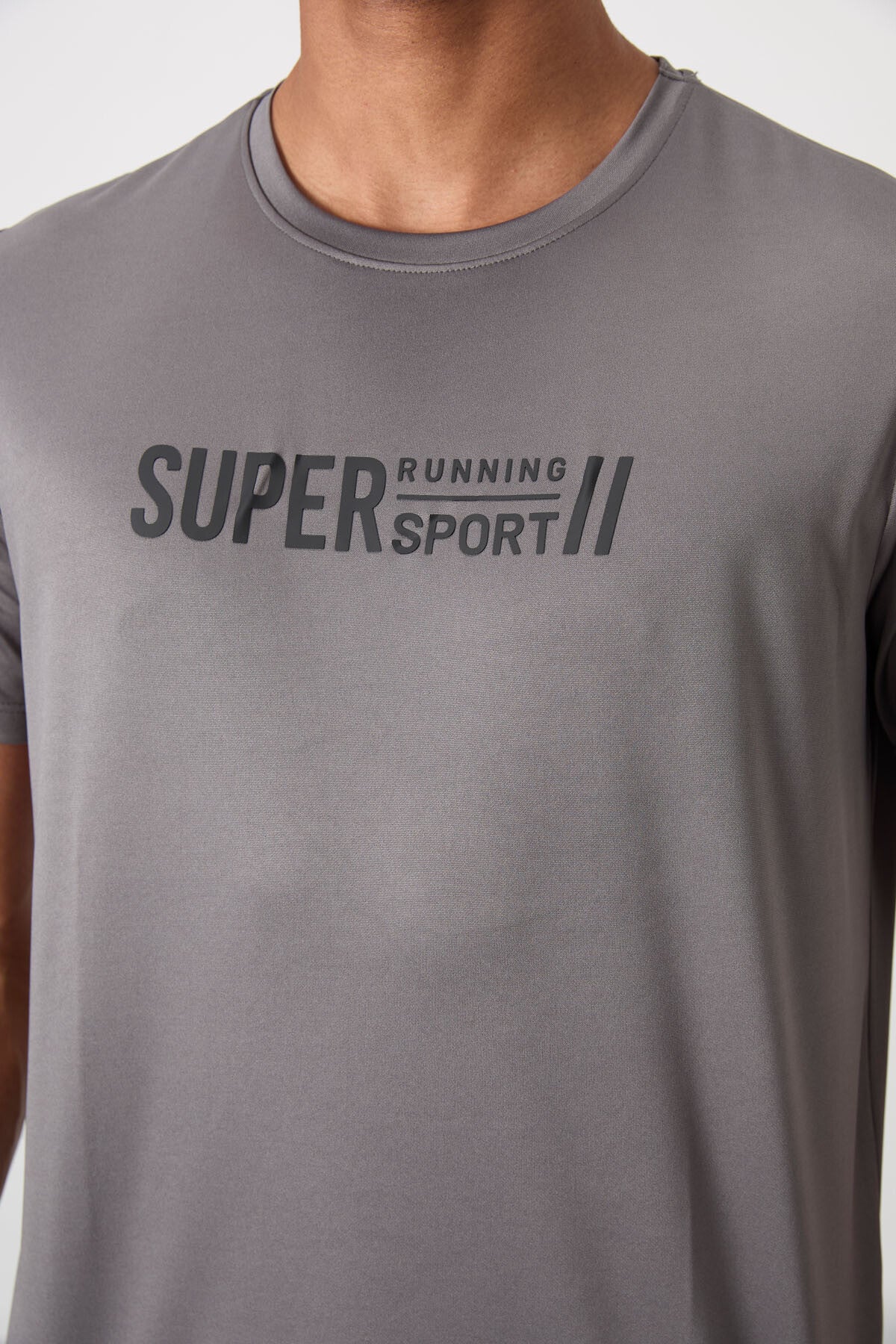 Dark Grey Polyester Breathable Textured Thin Flexible Standard Fit Men's Performance T-Shirt - 88385