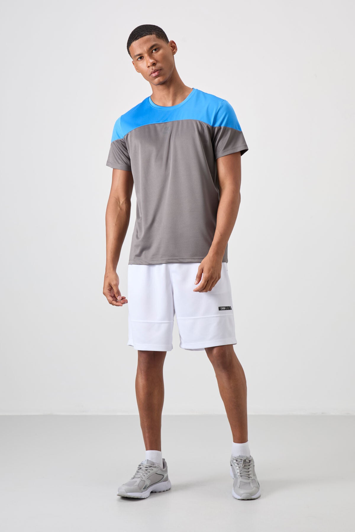 Dark Grey Polyester Breathable Textured Thin Flexible Standard Fit Men's Performance T-Shirt - 88386