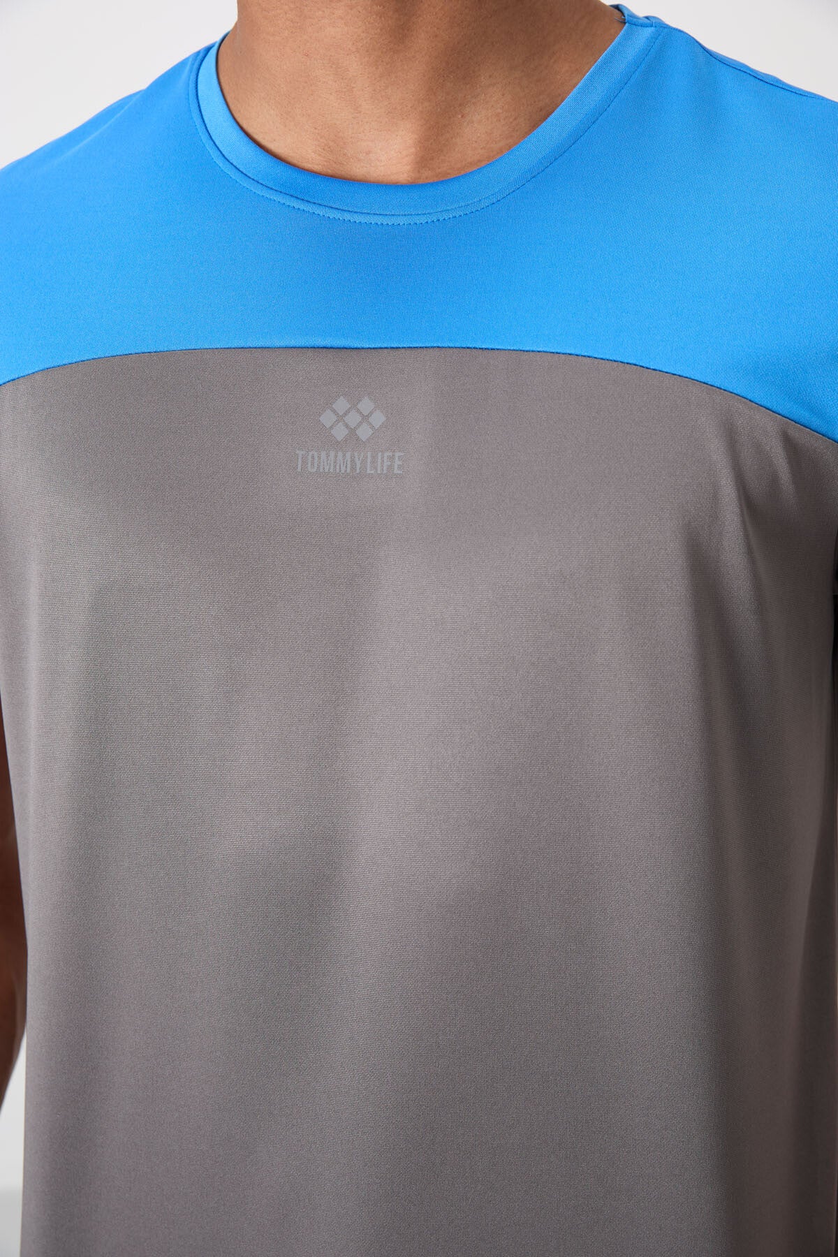 Dark Grey Polyester Breathable Textured Thin Flexible Standard Fit Men's Performance T-Shirt - 88386