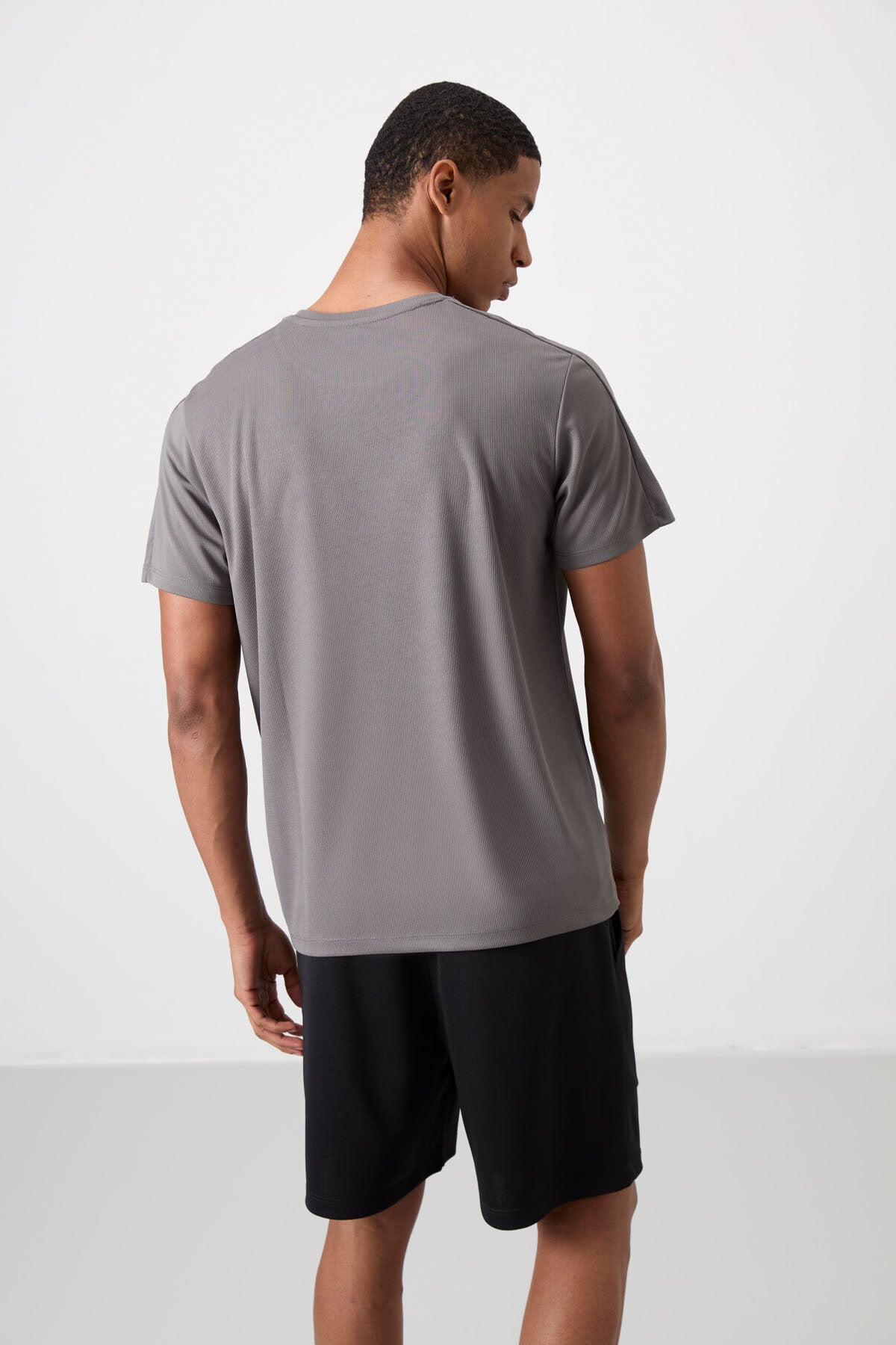 Dark Grey Polyester Breathable Textured Thin Flexible Standard Fit Men's Performance T-Shirt - 88390