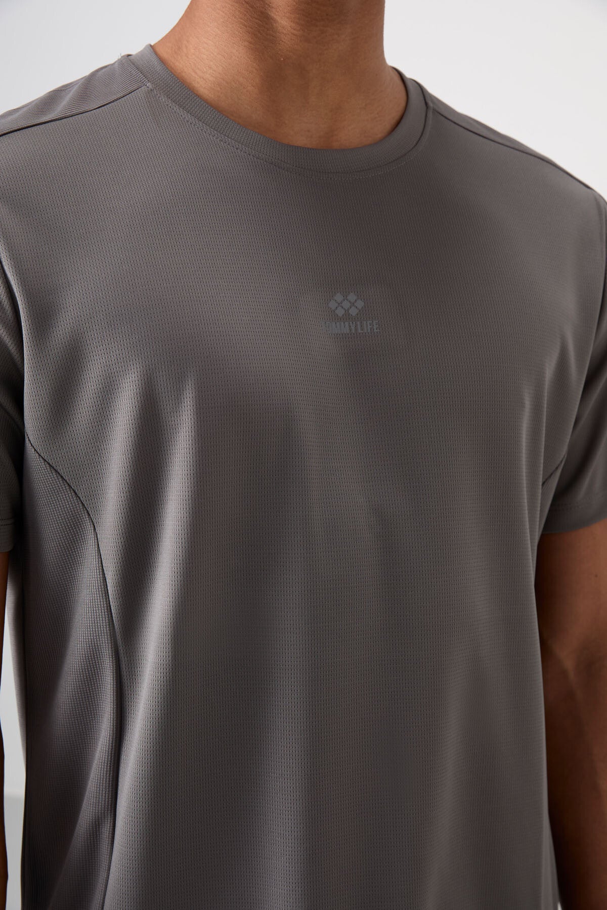 Dark Grey Polyester Breathable Textured Thin Flexible Standard Fit Men's Performance T-Shirt - 88390