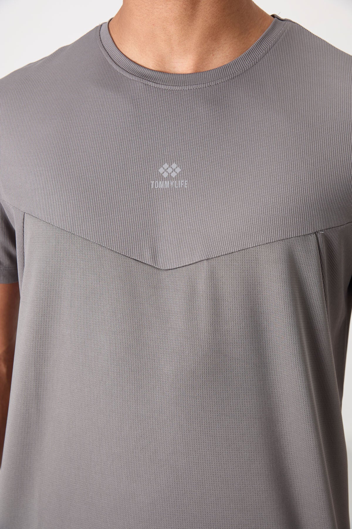 Dark Grey Polyester Breathable Textured Thin Flexible Standard Fit Men's Performance T-Shirt - 88391
