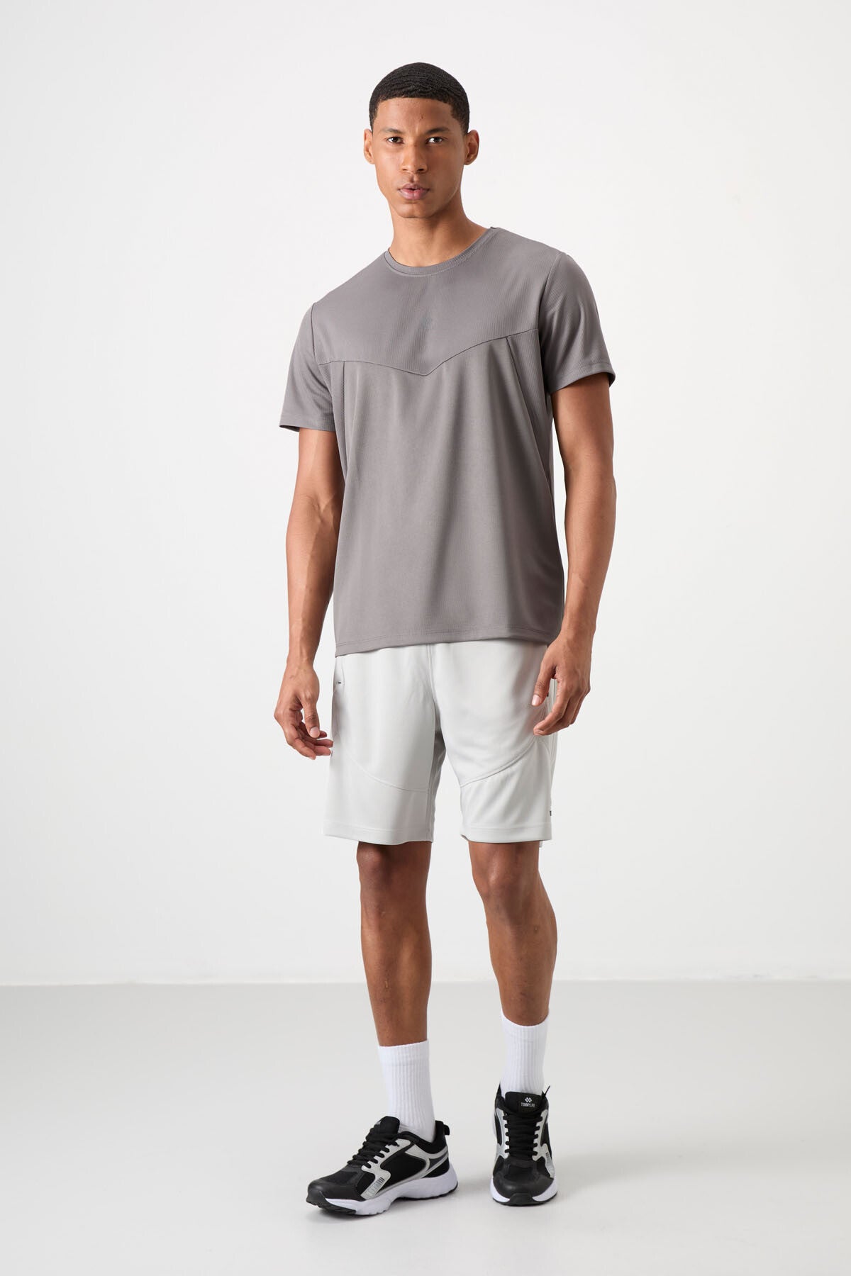 Dark Grey Polyester Breathable Textured Thin Flexible Standard Fit Men's Performance T-Shirt - 88391