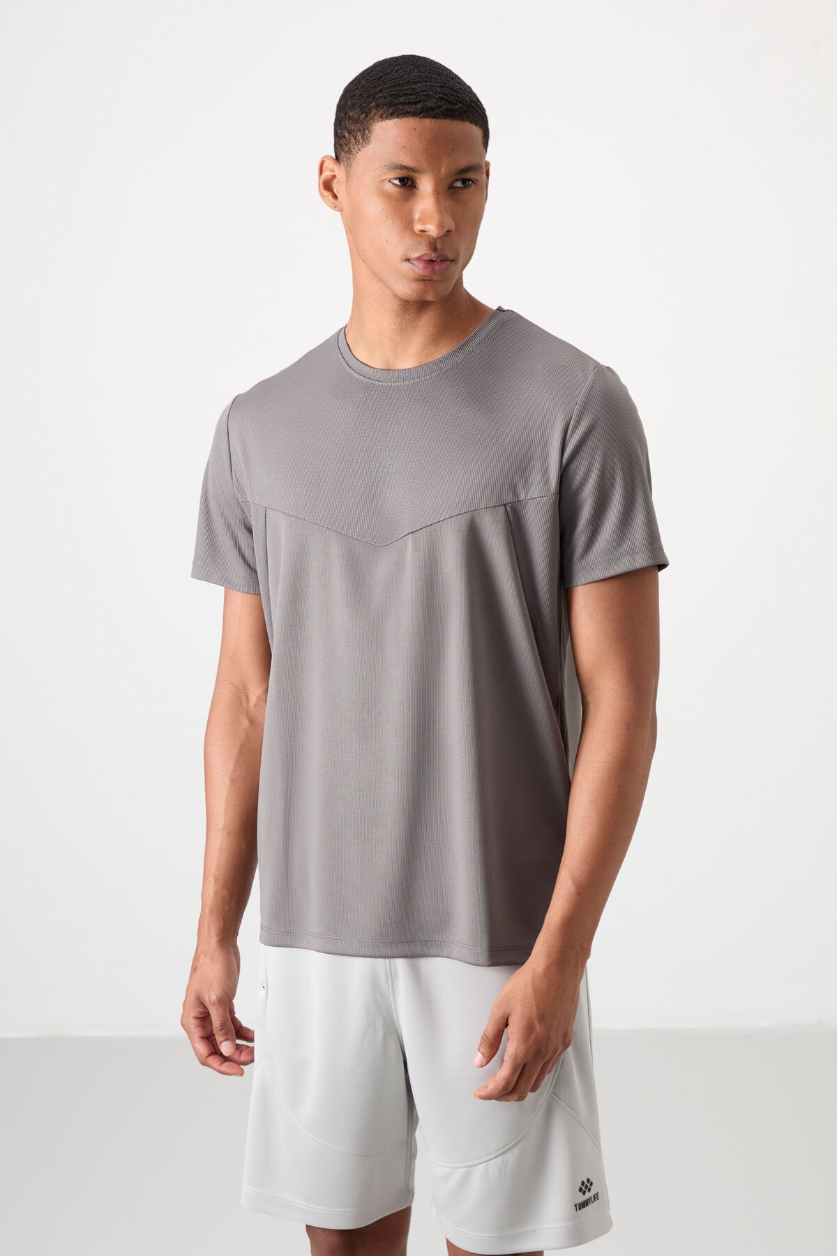 Dark Grey Polyester Breathable Textured Thin Flexible Standard Fit Men's Performance T-Shirt - 88391
