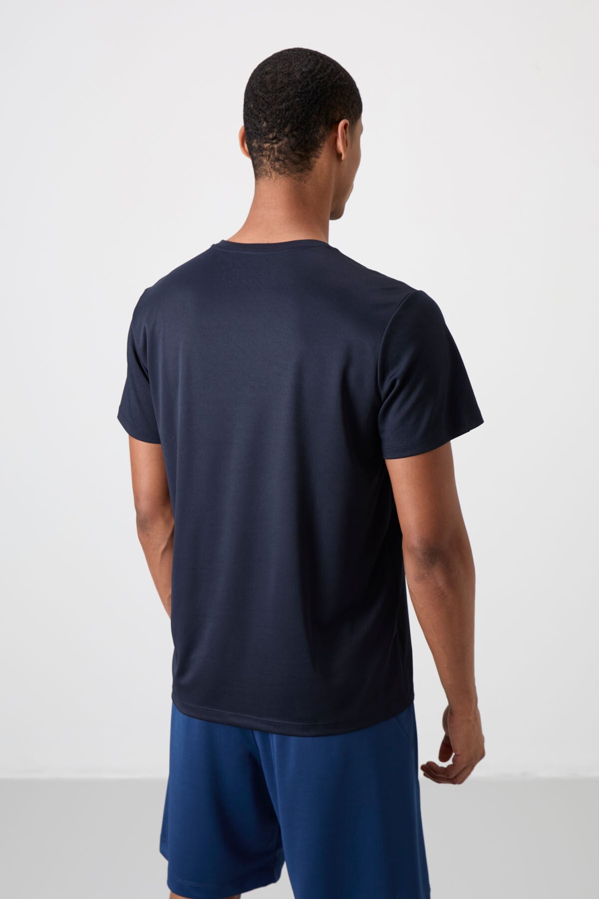 Navy Blue Polyester Breathable Textured Thin Flexible Standard Fit Men's Performance T-Shirt - 88385
