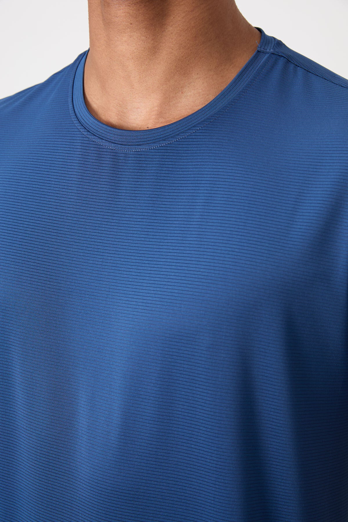 Parliament Polyester Breathable Textured Thin Flexible Standard Fit Men's Performance T-Shirt - 88383