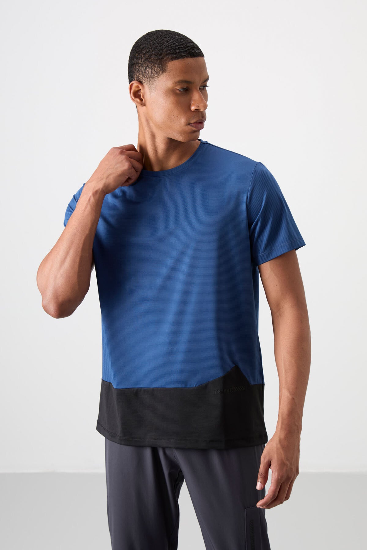 Parliament Polyester Breathable Textured Thin Flexible Standard Fit Men's Performance T-Shirt - 88383