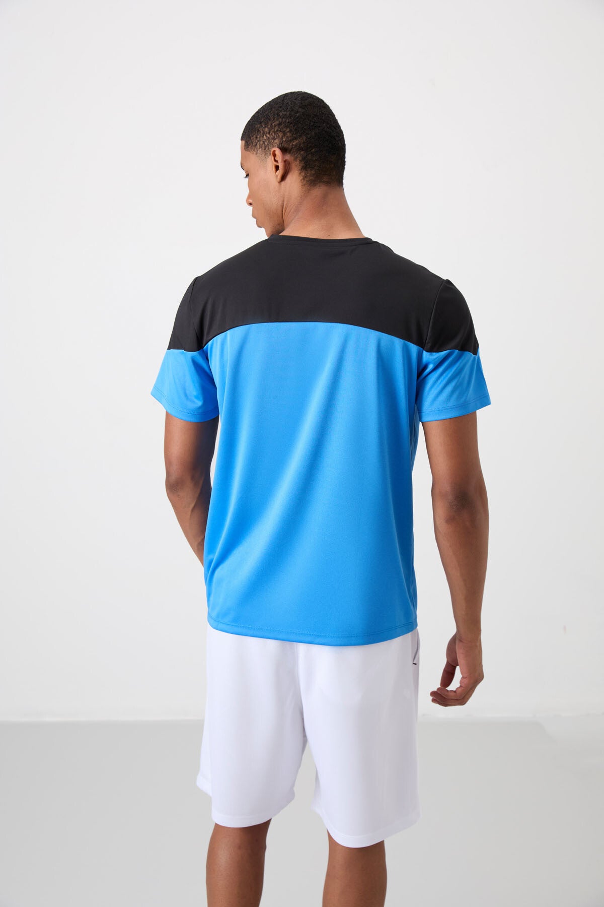 Breathable Textured Thin Flexible Standard Fit Men's Performance T-Shirt - 88386