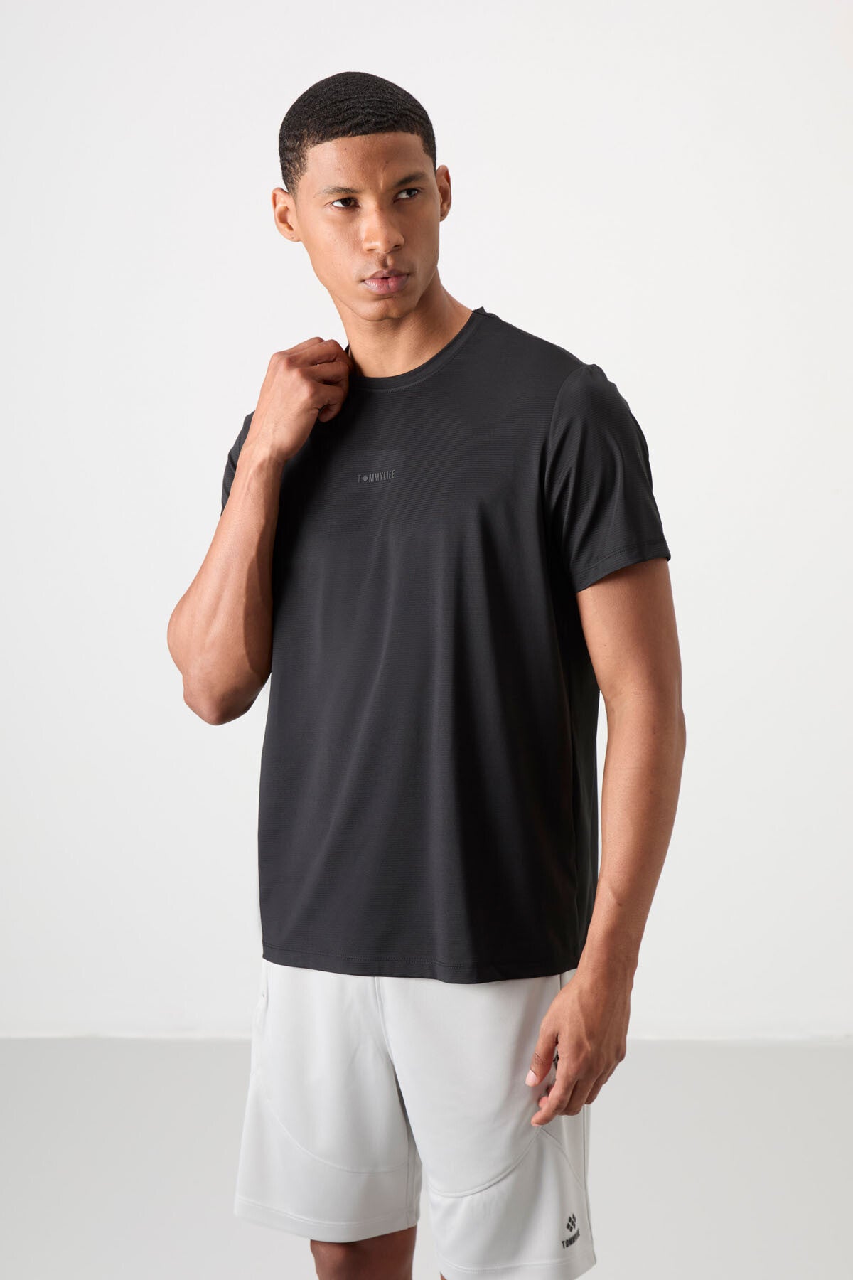 Black Polyester Breathable Textured Thin Flexible Standard Fit Men's Performance T-Shirt - 88384