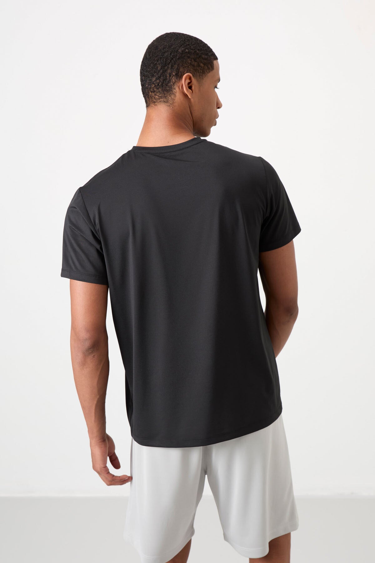 Black Polyester Breathable Textured Thin Flexible Standard Fit Men's Performance T-Shirt - 88384