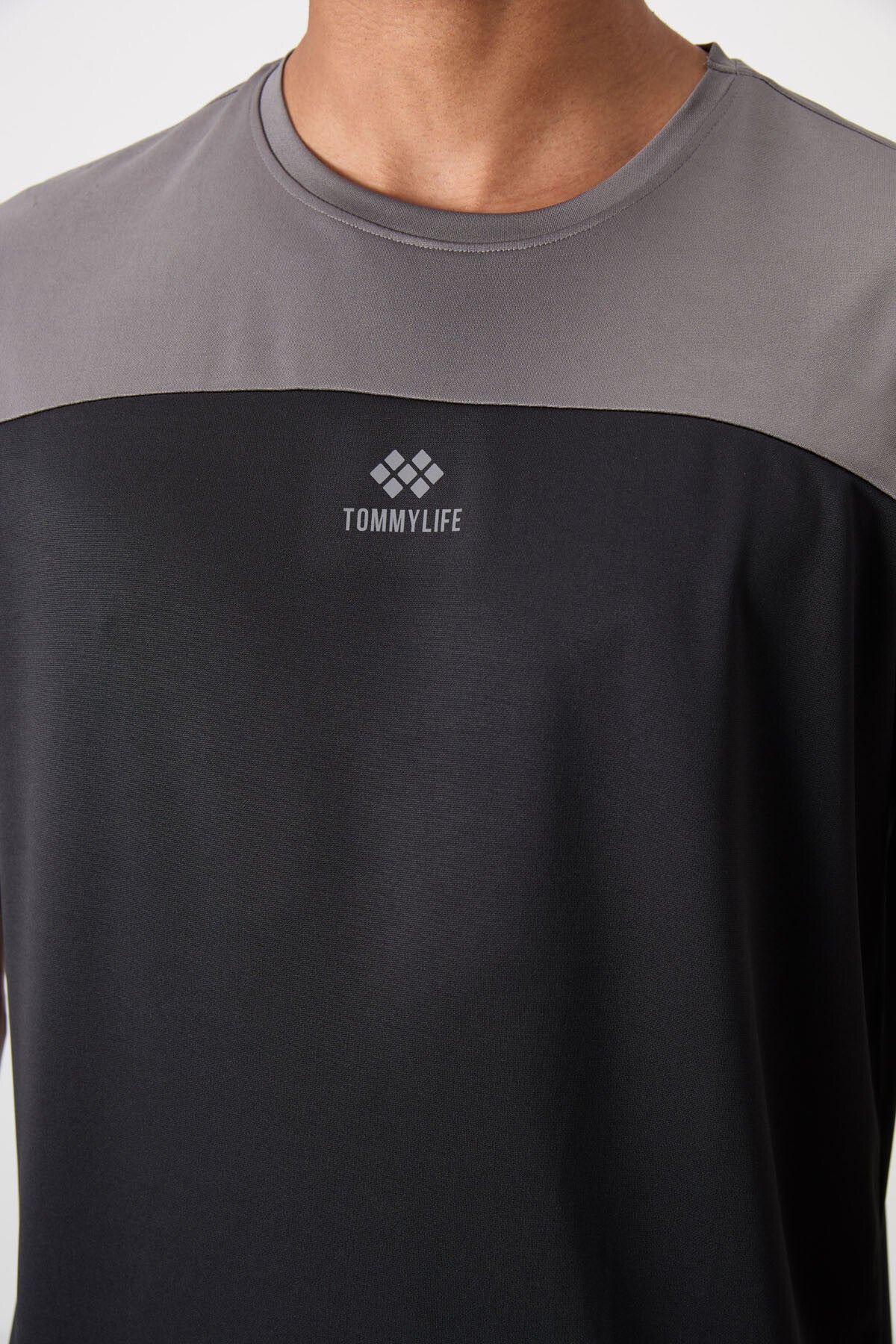 Black Polyester Breathable Textured Thin Flexible Standard Fit Men's Performance T-Shirt - 88386