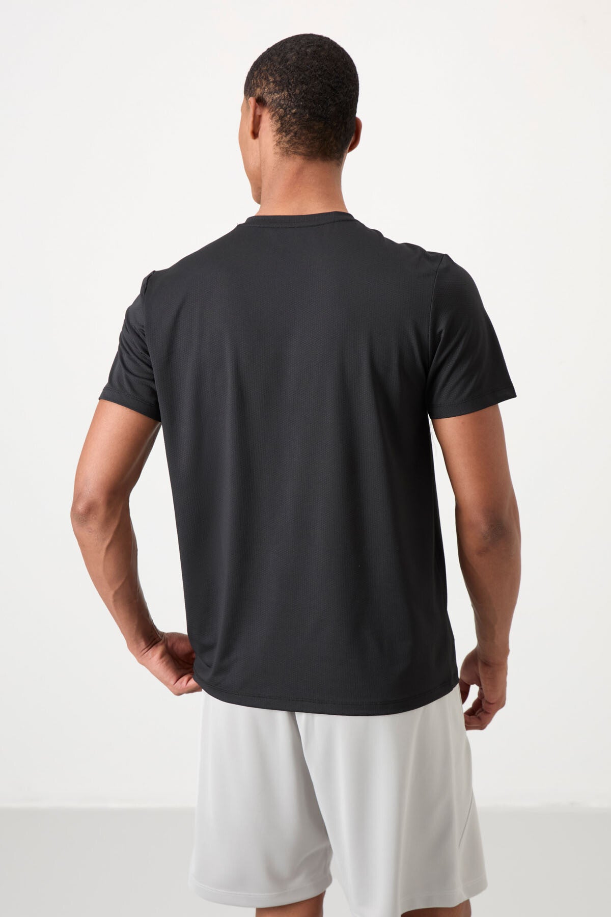 Black Polyester Breathable Textured Thin Flexible Standard Fit Men's Performance T-Shirt - 88388