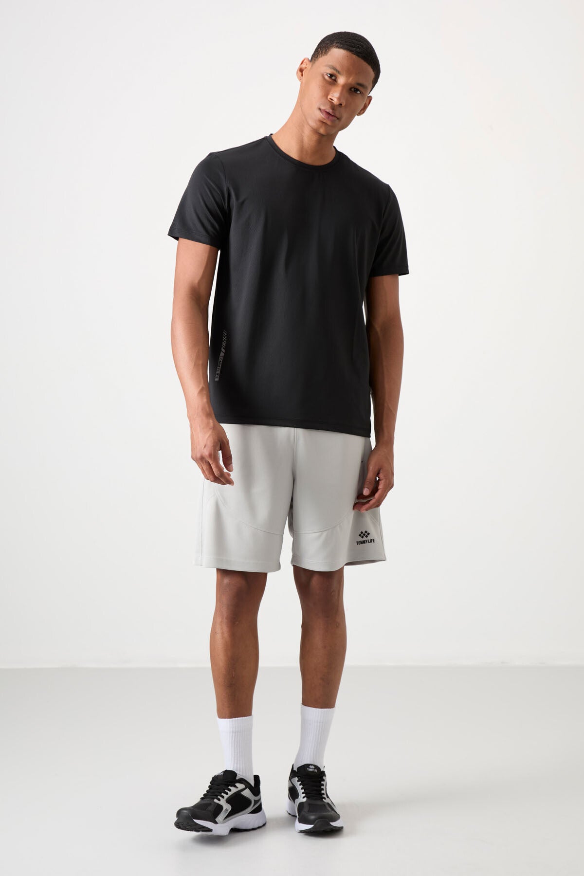 Black Polyester Breathable Textured Thin Flexible Standard Fit Men's Performance T-Shirt - 88388