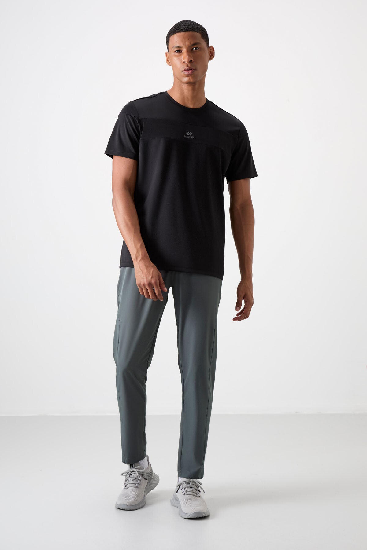 Black Polyester Breathable Textured Thin Flexible Standard Fit Men's Performance T-Shirt - 88396