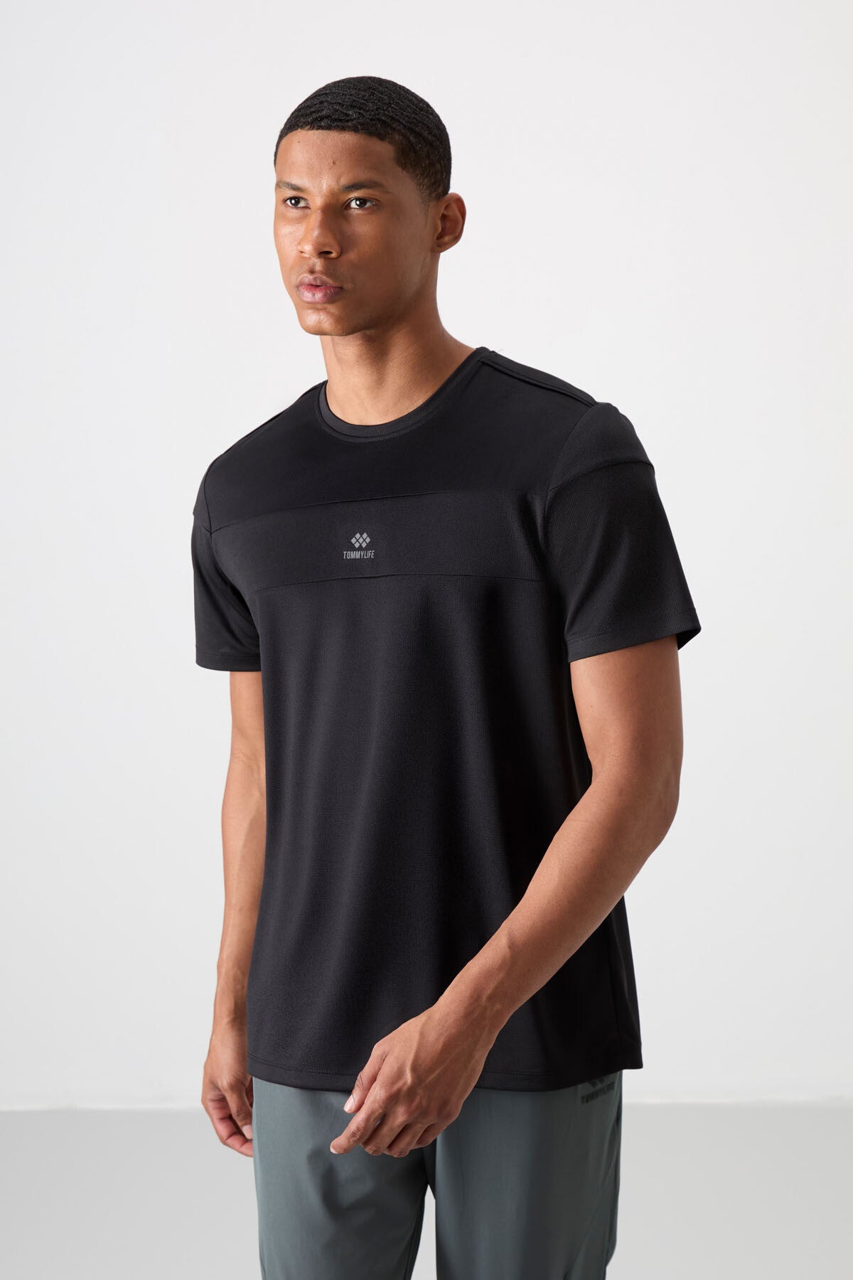 Black Polyester Breathable Textured Thin Flexible Standard Fit Men's Performance T-Shirt - 88396