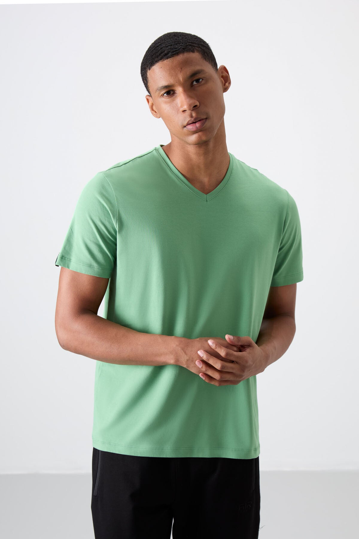 Pastel Green Basic Short Sleeve Standard Fit V-Neck Men's T-Shirt - 87912