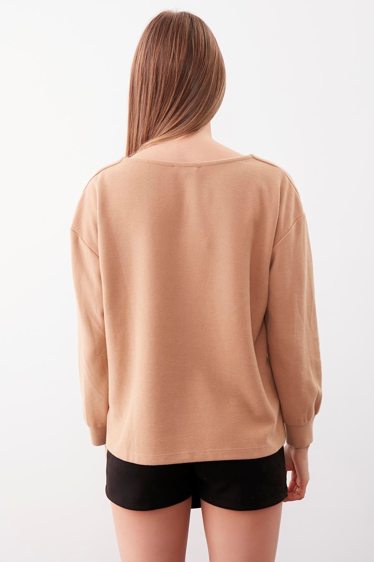BROAD V NECK BLOUSE