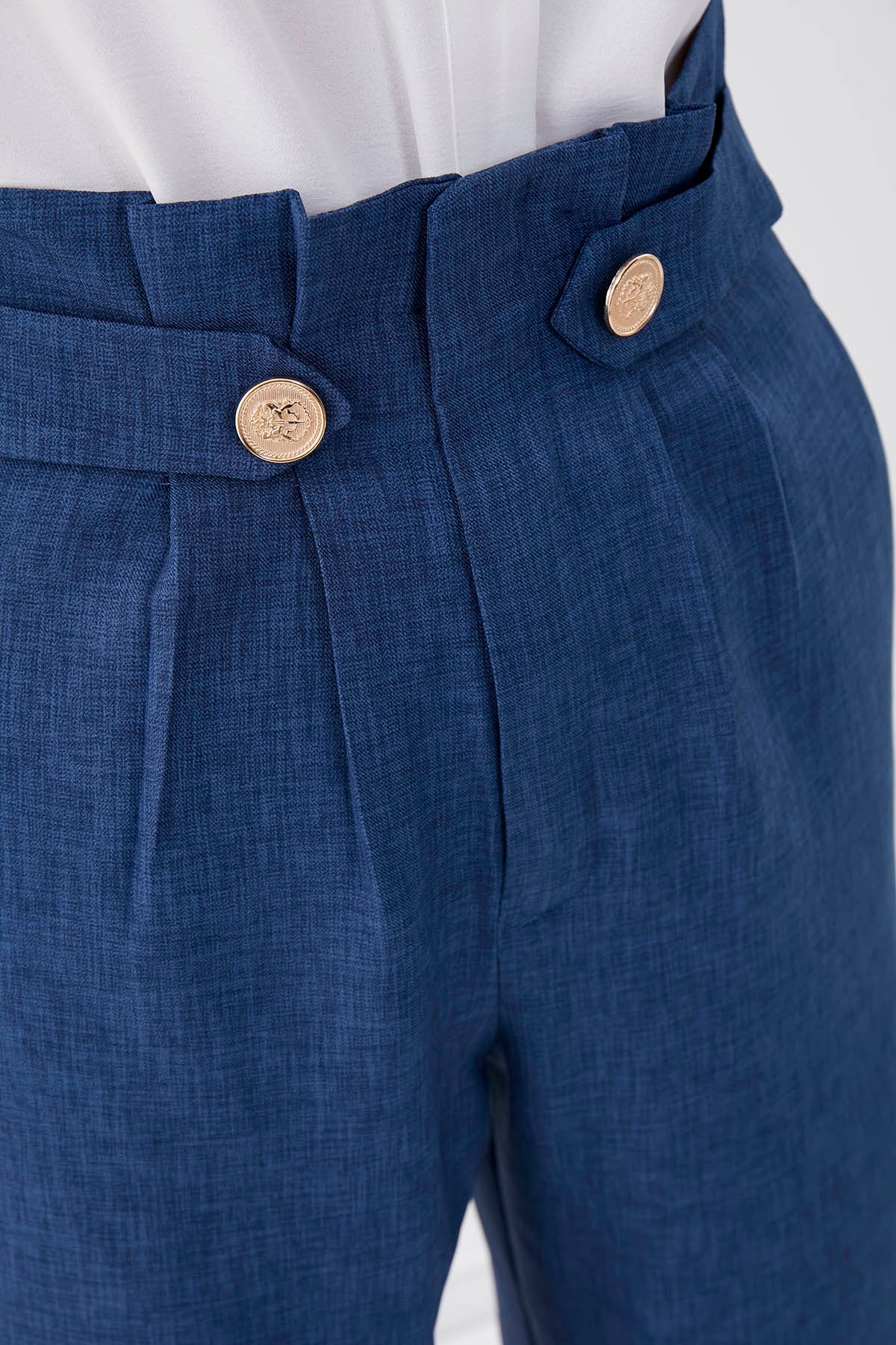 GOLD BUTTON DETAILS TROUSERS