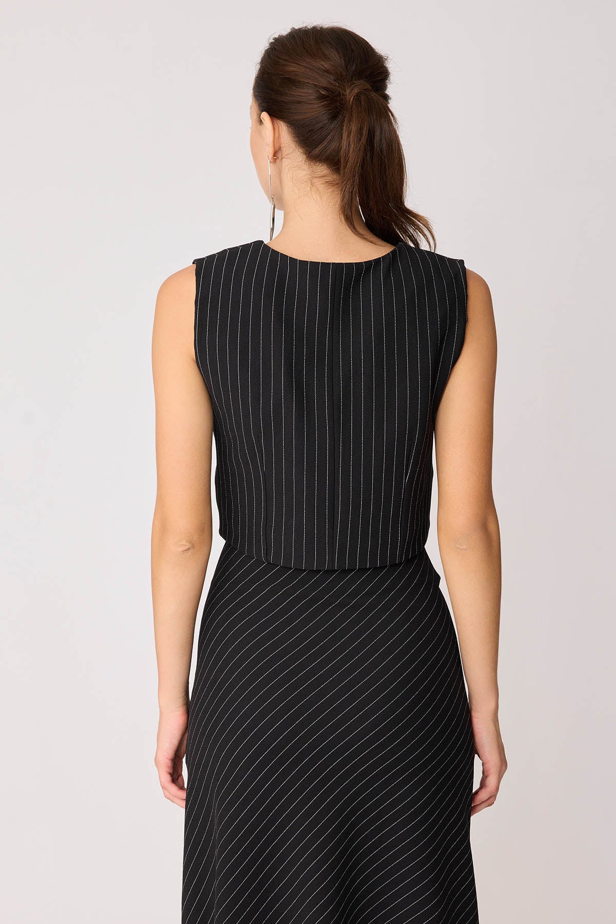 SILVER BUTTON CROP VEST