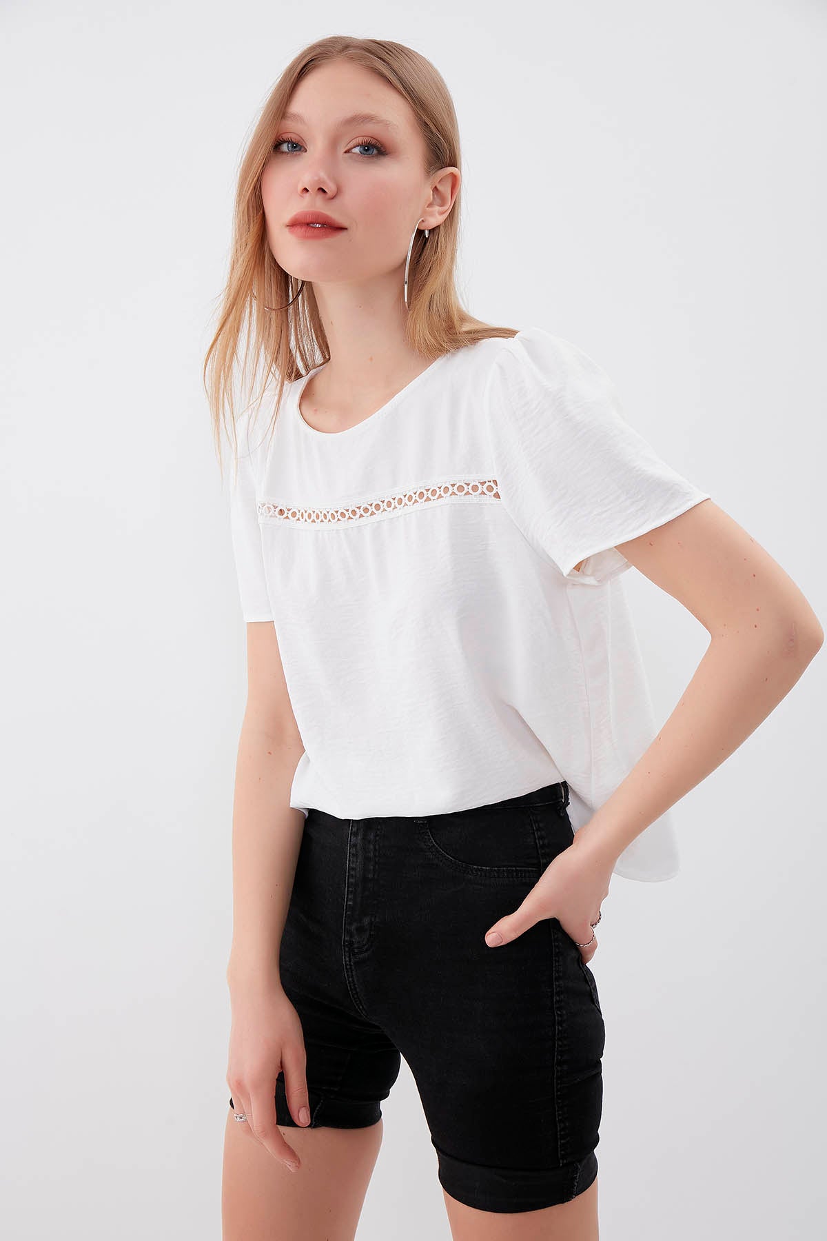 PLEATED SHORT SLEEVE BLOUSE