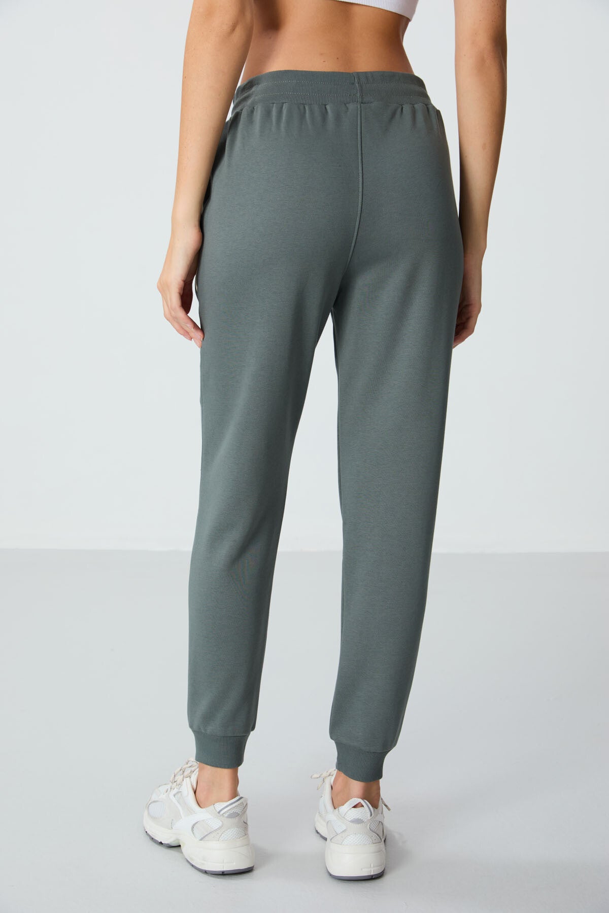 Rights Compact Cotton Thick Smooth Textured Standard Fit Women's Tracksuit Bottom - 94660