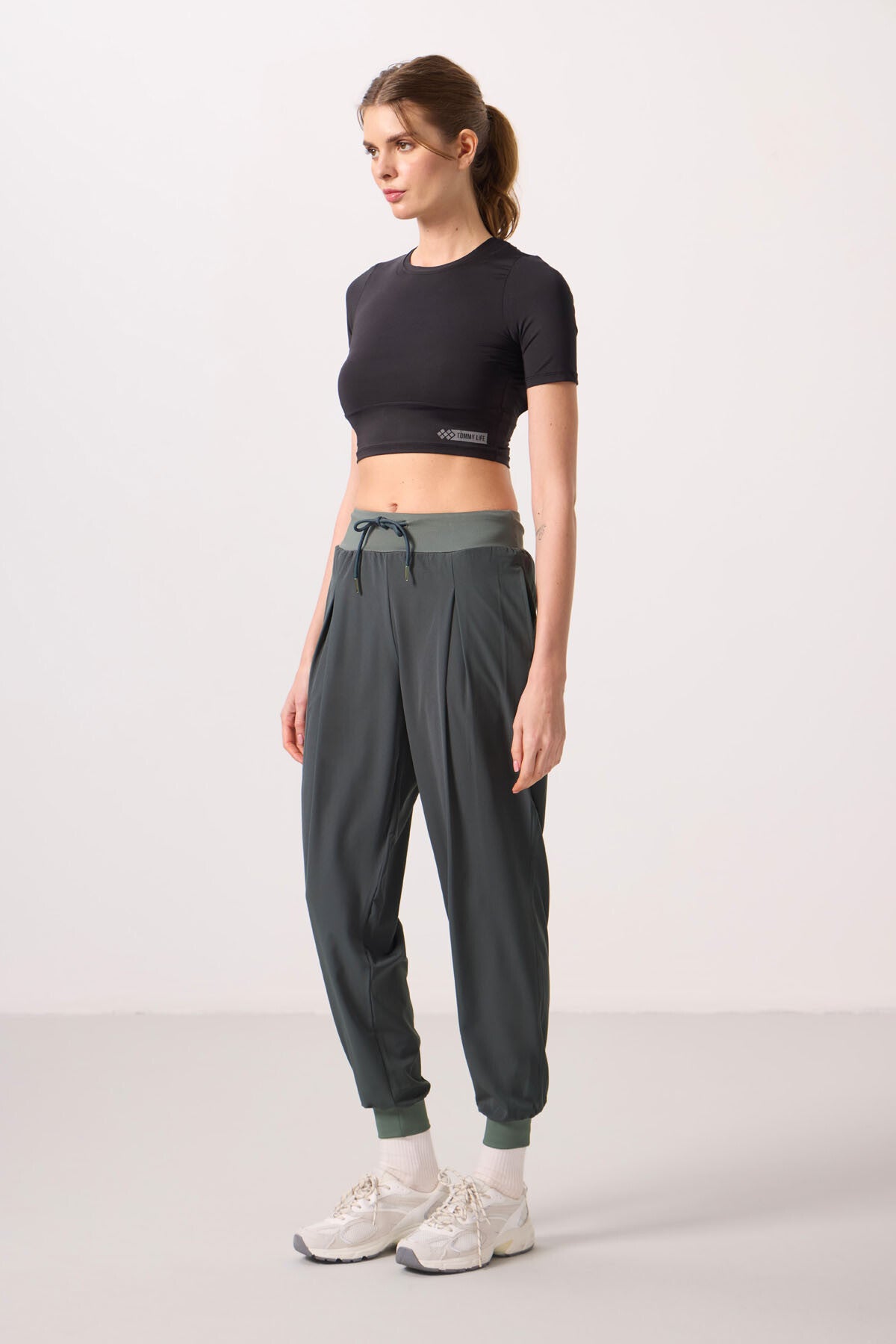 Standard Fit Polyester Pleated Women's Trousers - 94677