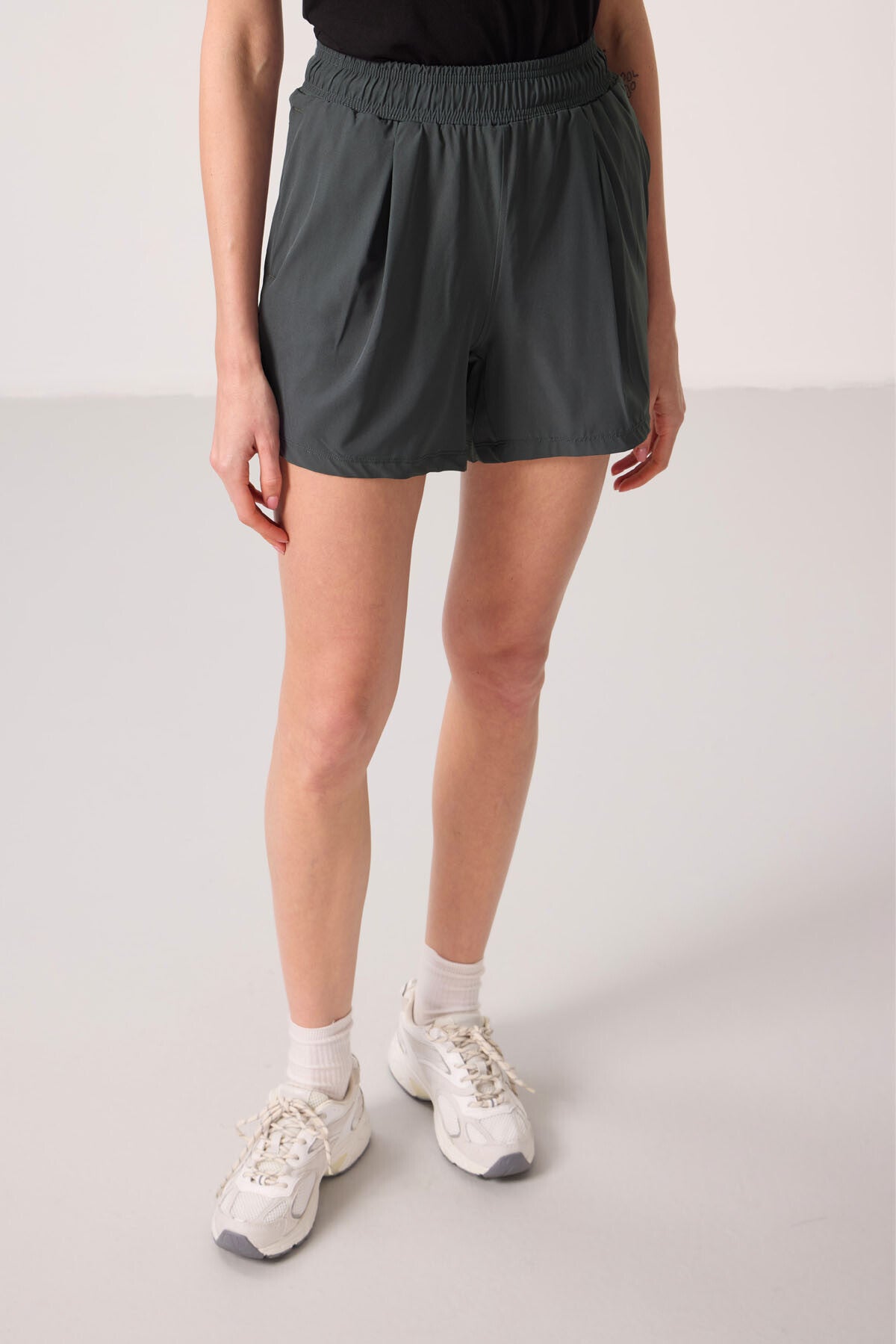 Polyester Hidden Pocket Zipper Comfort Fit Women's Shorts - 91014