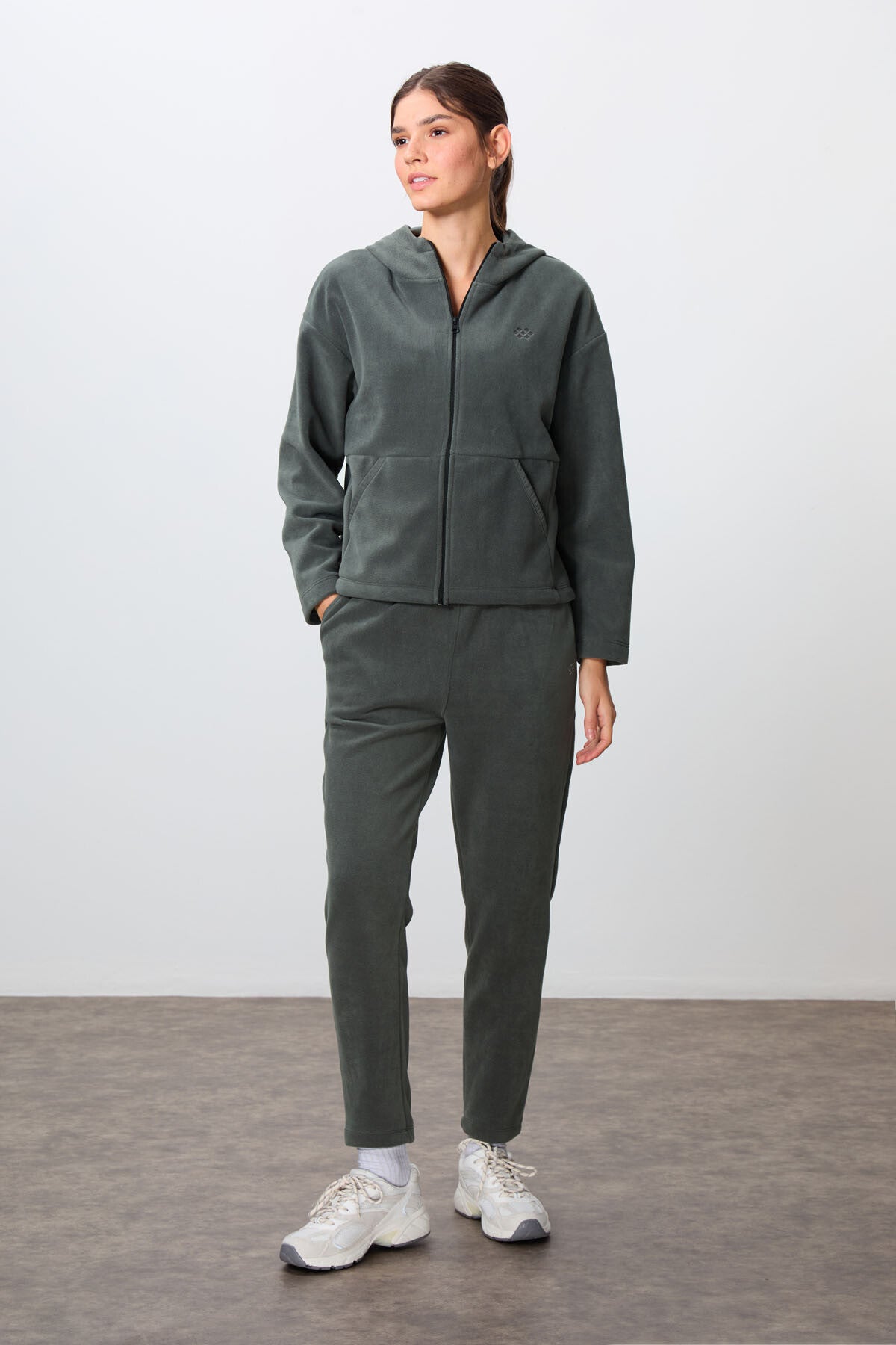 Thick Soft Textured Hooded Oversize Embroidered Fleece Women's Tracksuit Set -95338