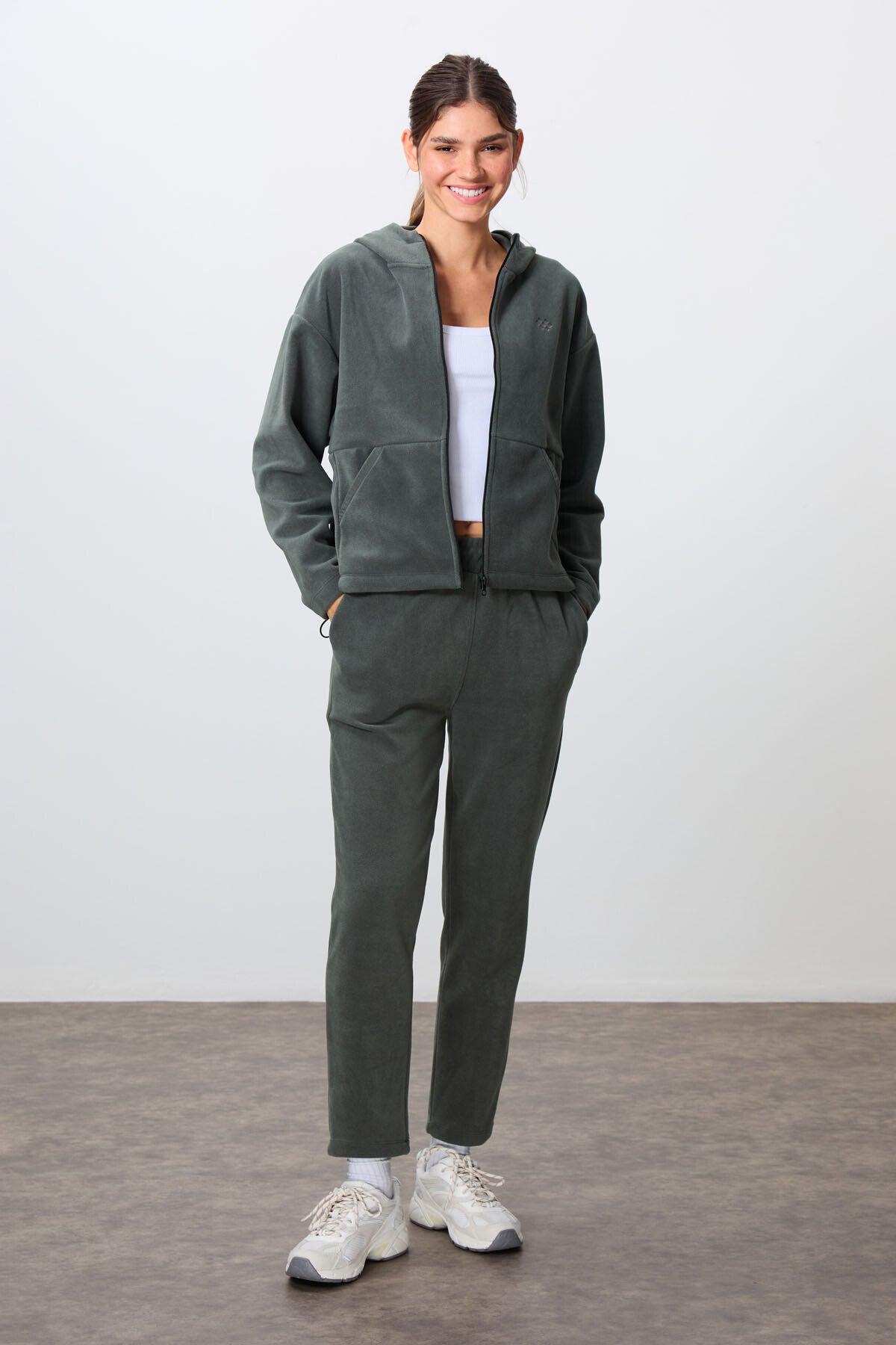 Thick Soft Textured Hooded Oversize Embroidered Fleece Women's Tracksuit Set -95338