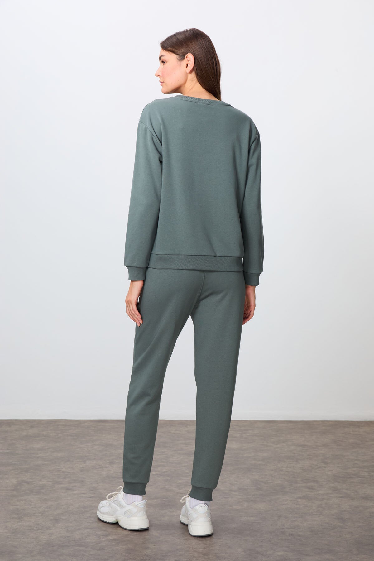 Compact Right Thick Smooth Textured O Collar Oversize Fit Women's Tracksuit Set - 95341
