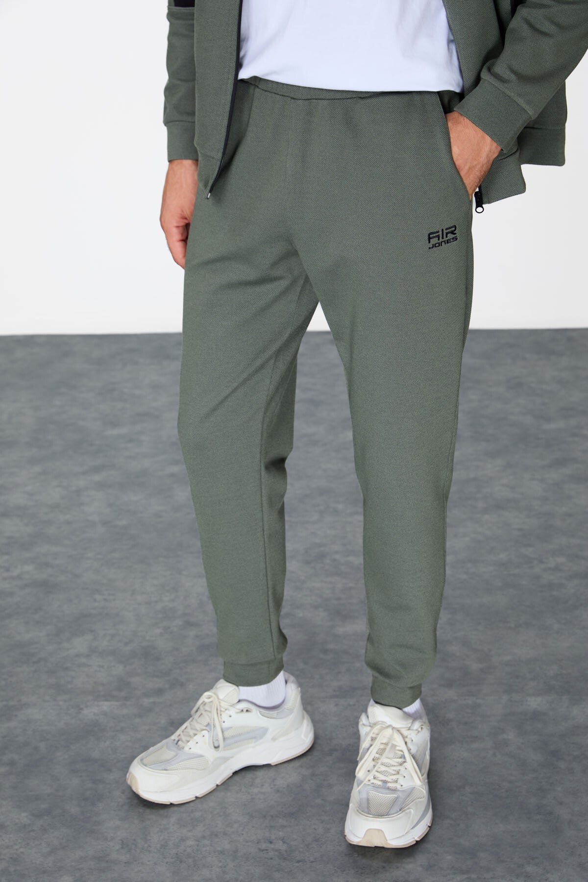 Textured Surface Standard Fit Embroidered Men's Tracksuit Set - 85248