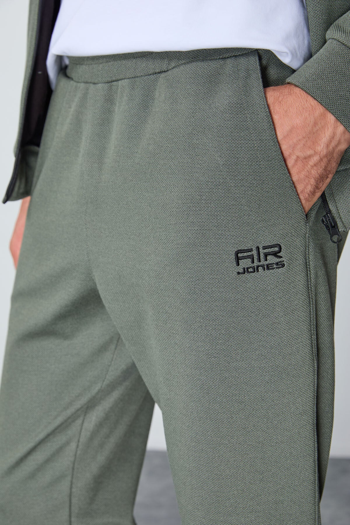 Textured Surface Standard Fit Embroidered Men's Tracksuit Set - 85248
