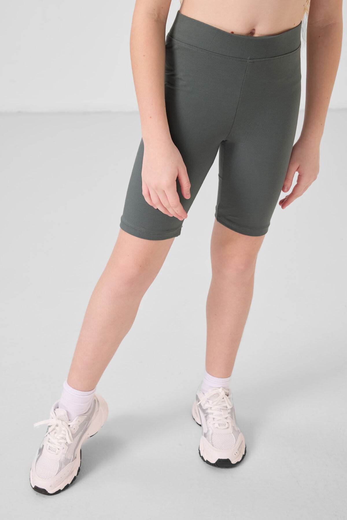 Cotton short skirt with Haki Standard Fit Basic Tights - 75188