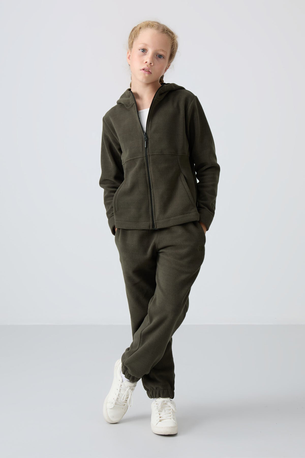 Thick Right Soft Textured Standard Fit Embroidered Fleece Girl's Sweatshirt - 75152