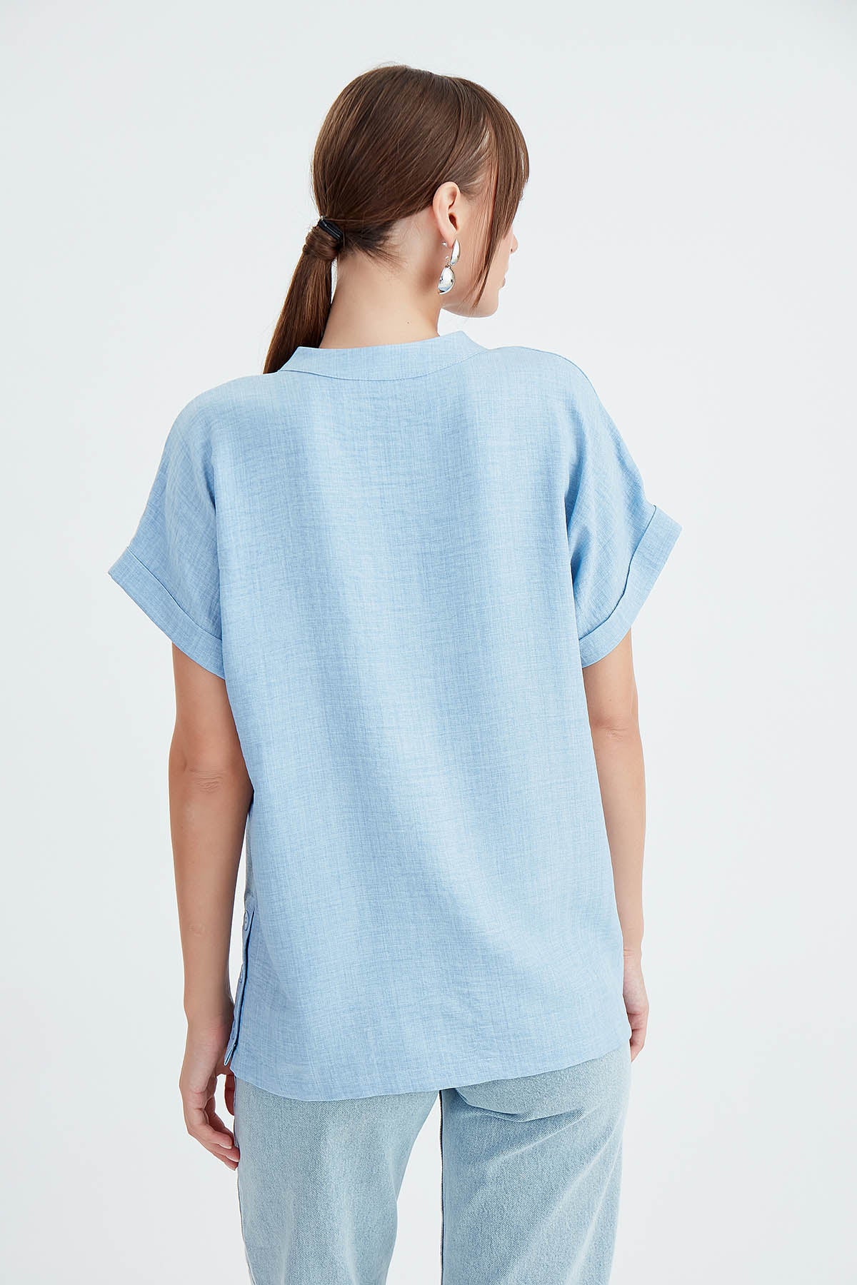 JUDGE COLLAR LOW SHOULDER BUTTONED BLOUSE