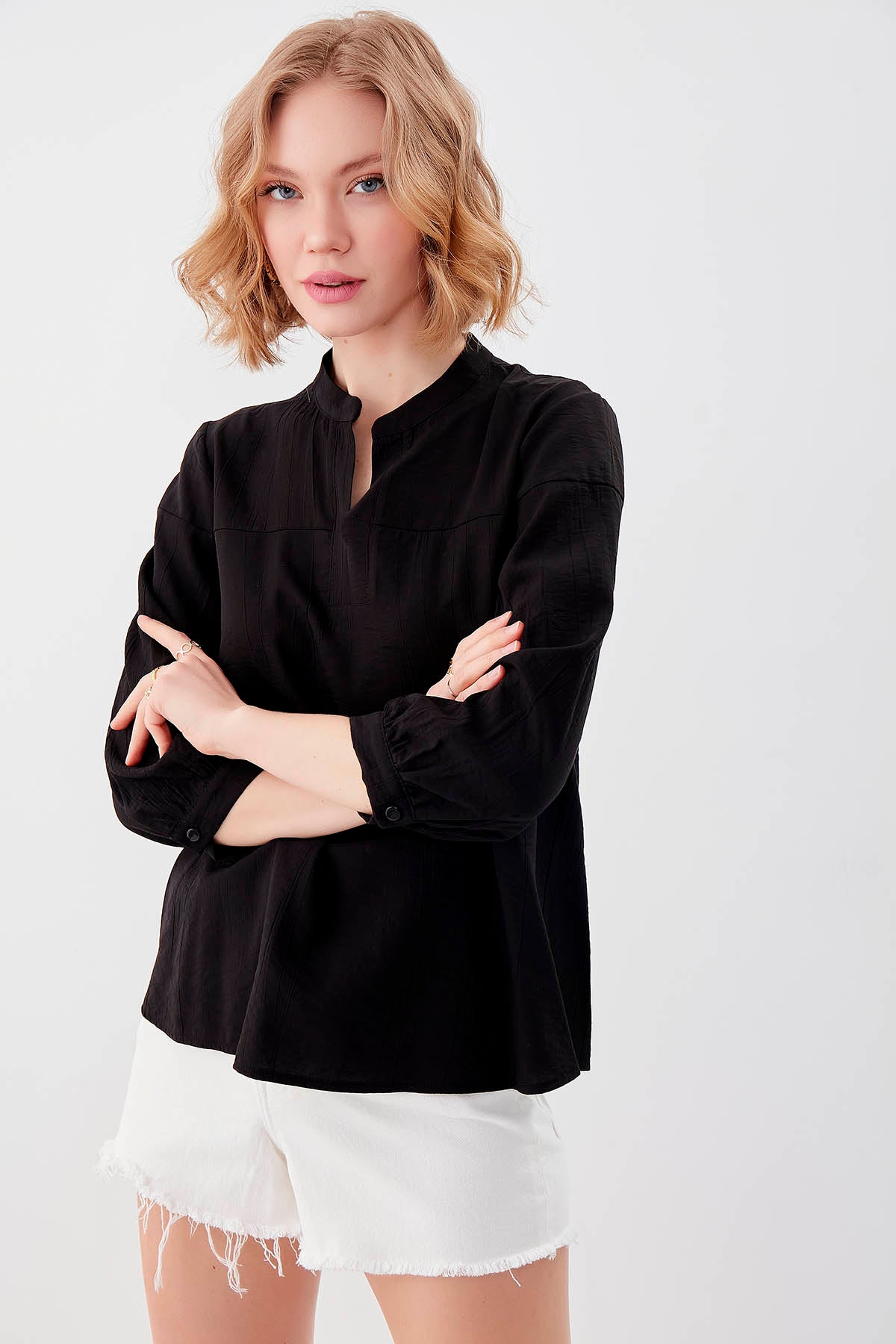 JUDGE COLLAR LONG SLEEVE BLOUSE