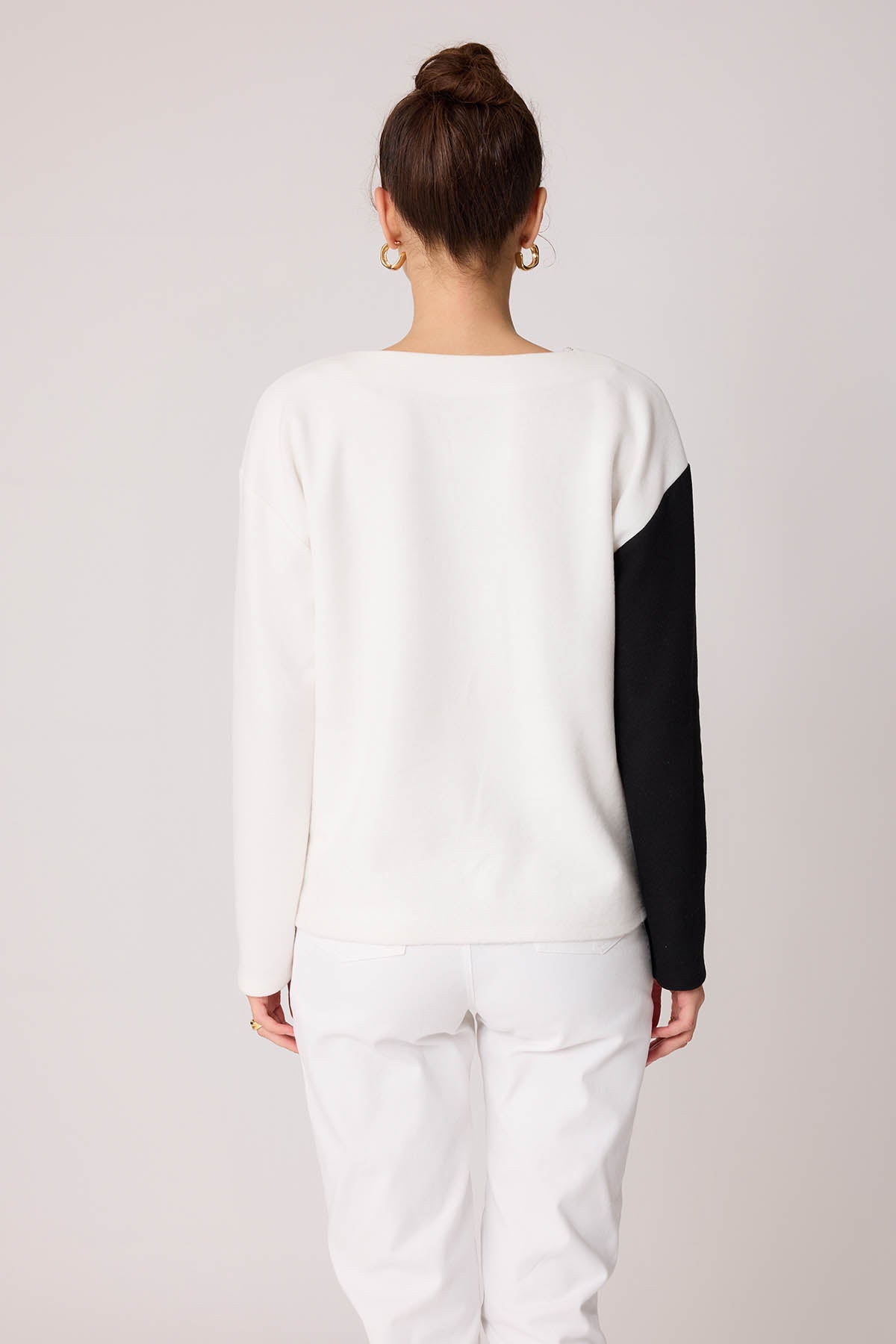 TWO COLORS V COLLAR KNITTED BLOUSE