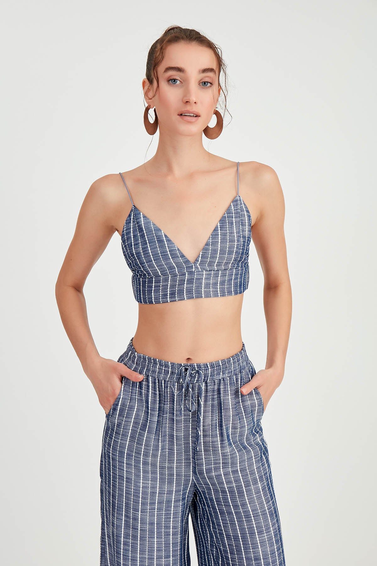 STRING SUSPENDED STRIPED BOUTIQUE