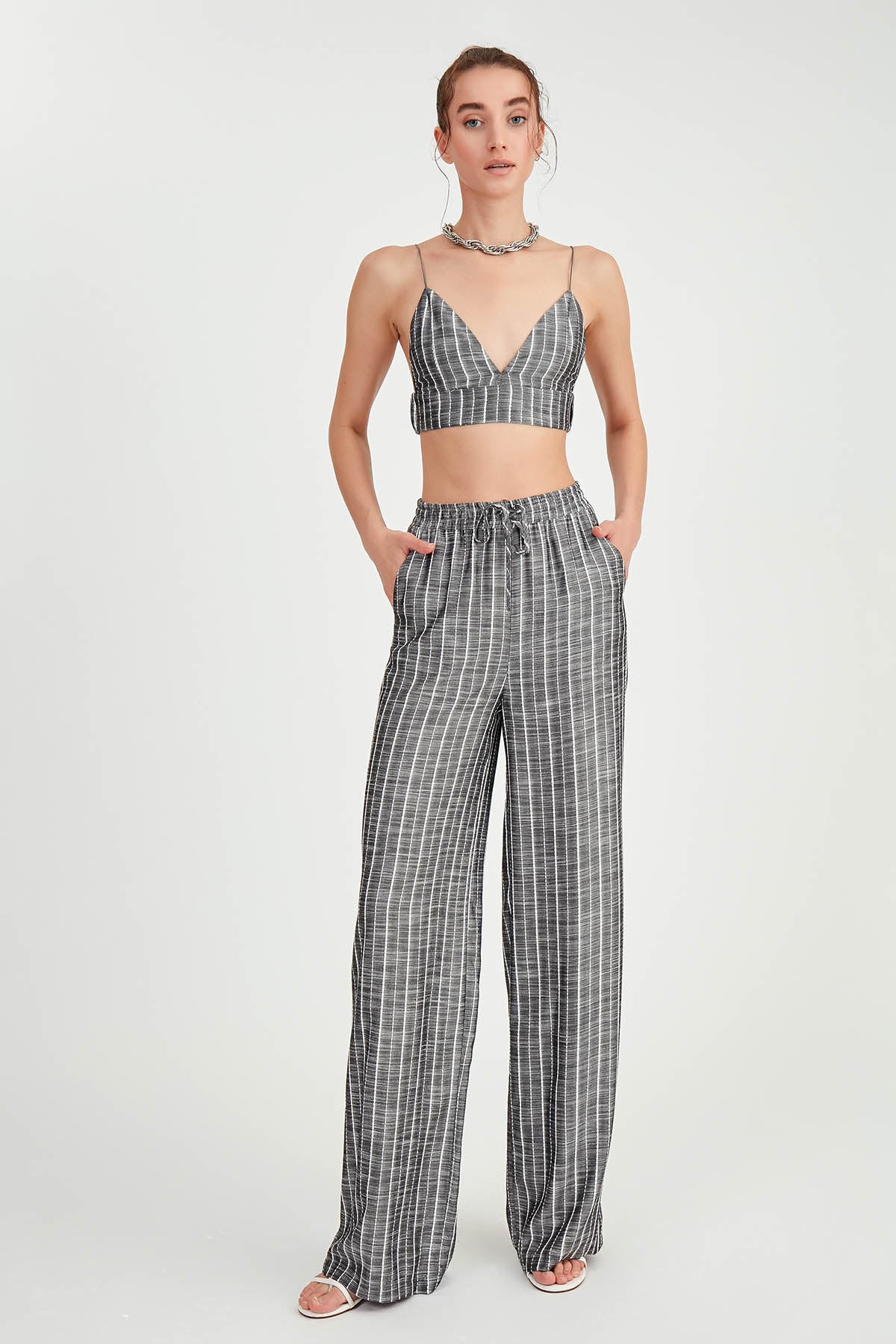 STRING SUSPENDED STRIPED BOUTIQUE