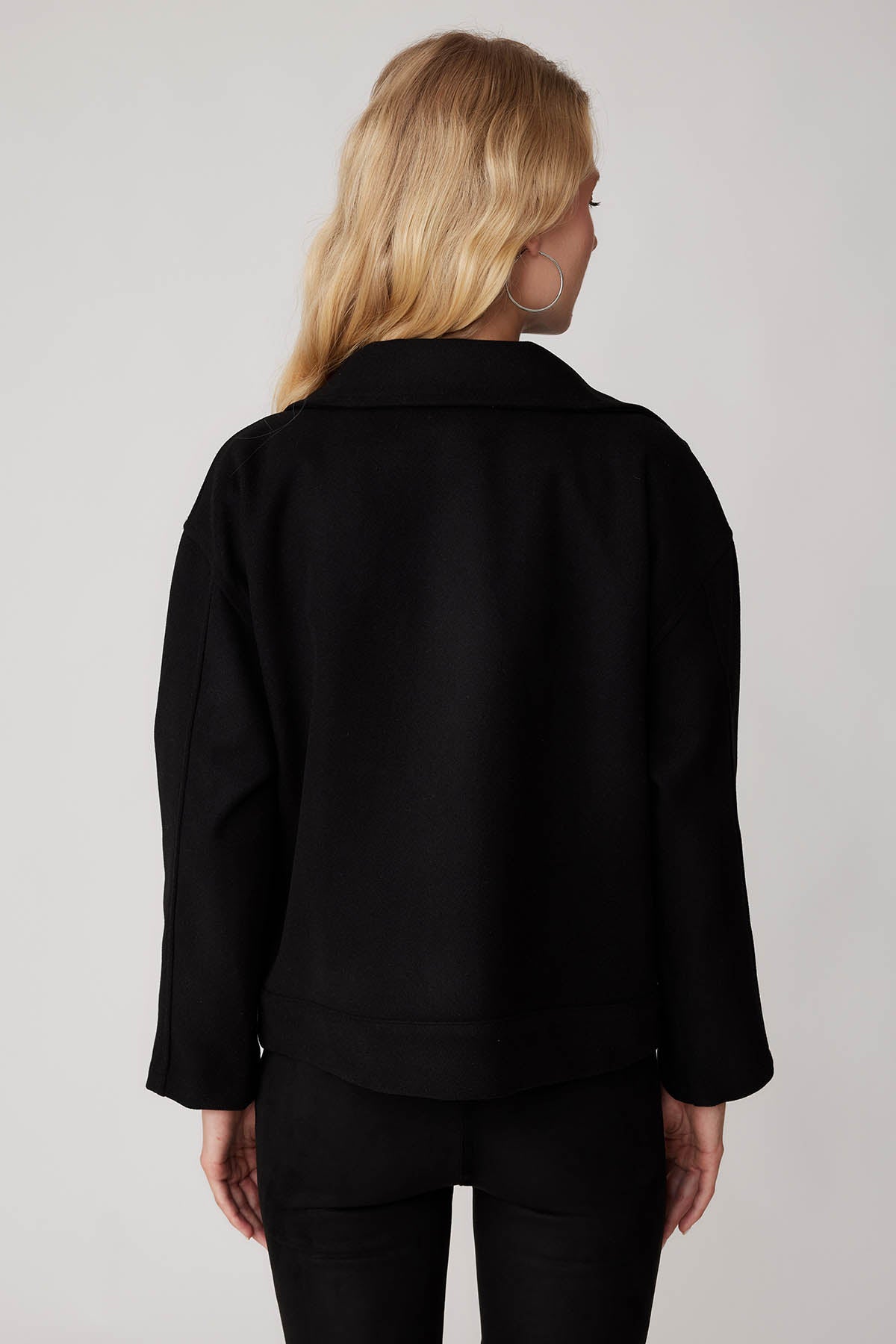ZIPPERED POUCH JACKET WITH COVER POCKETS