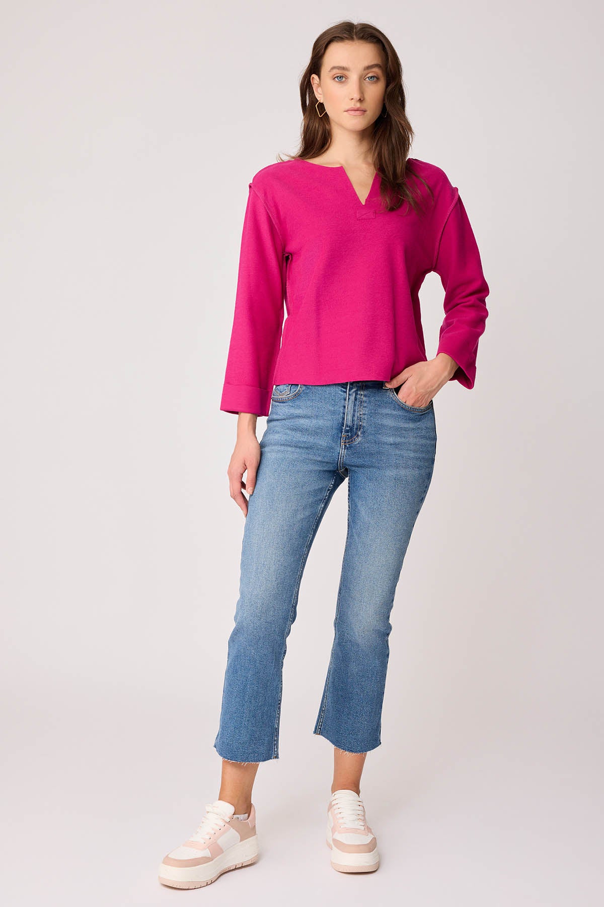 CUT V-COLLAR REVERSE-STITCH BLOUSE