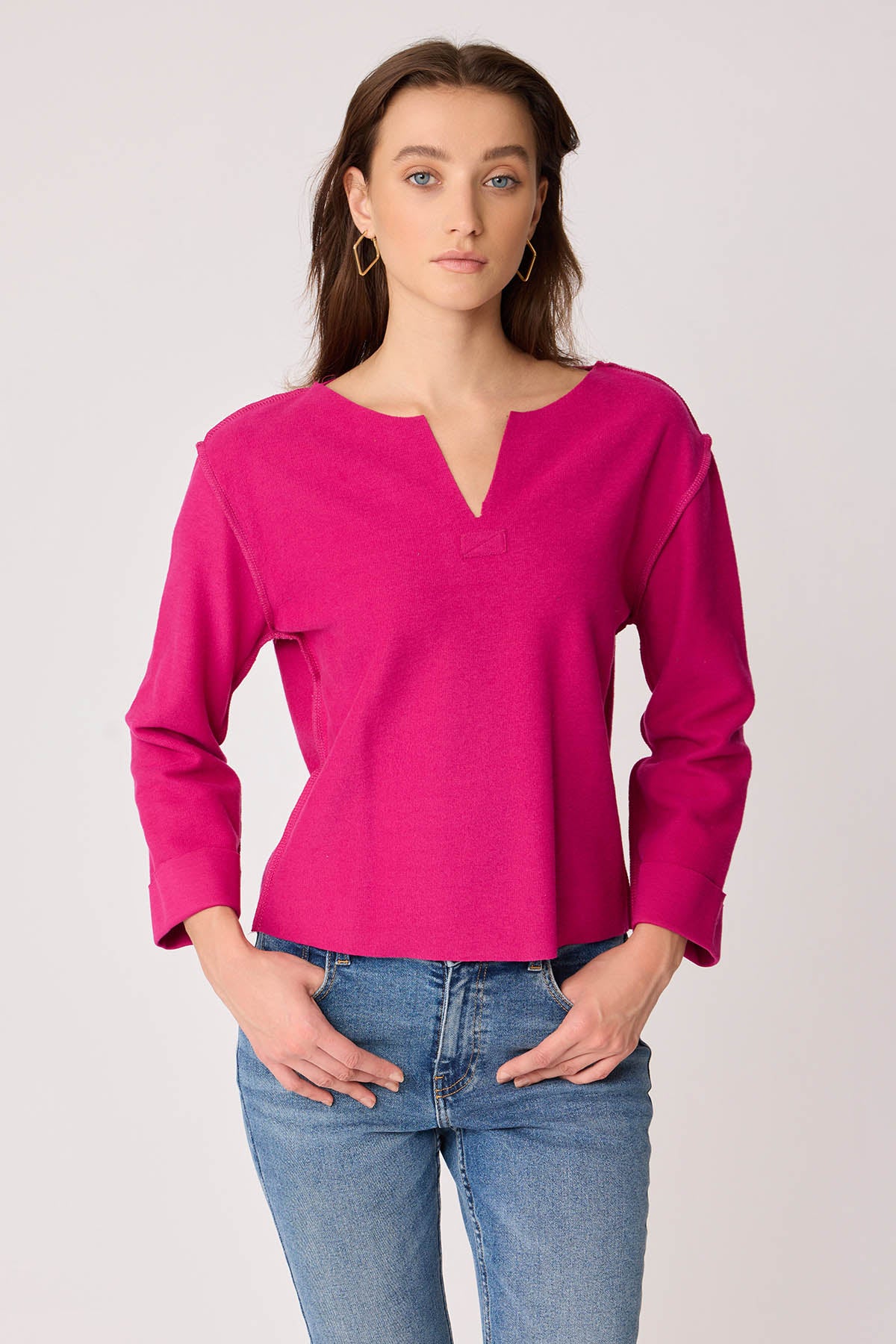 CUT V-COLLAR REVERSE-STITCH BLOUSE