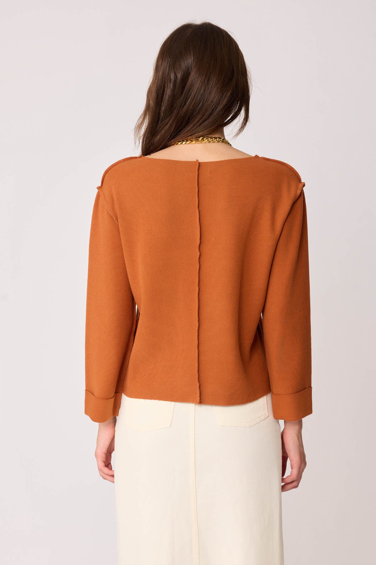 CUT V-COLLAR REVERSE-STITCH BLOUSE
