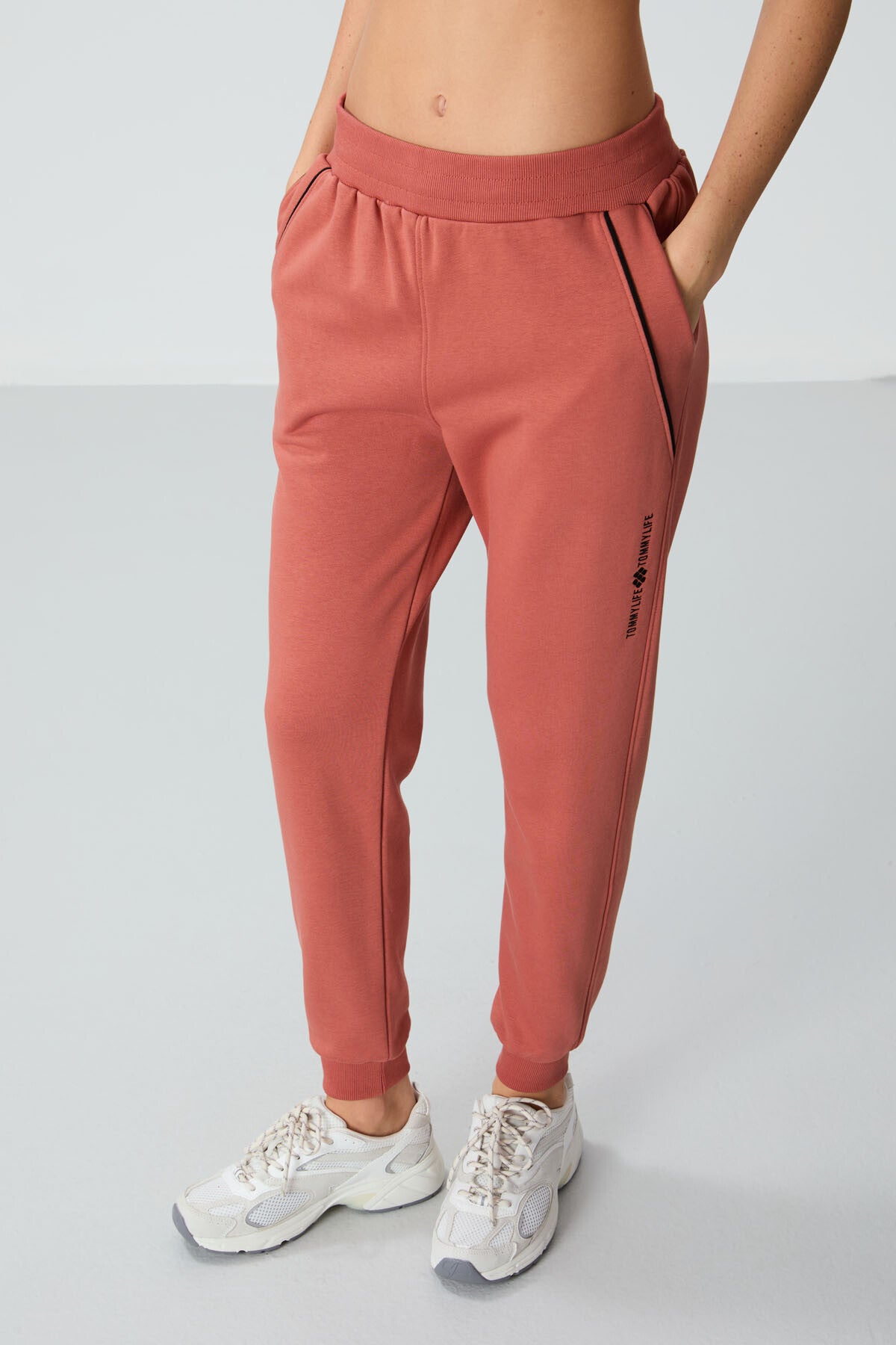 Compact Cotton Thick Smooth Textured Standard Fit Women's Tracksuit Bottom - 94660