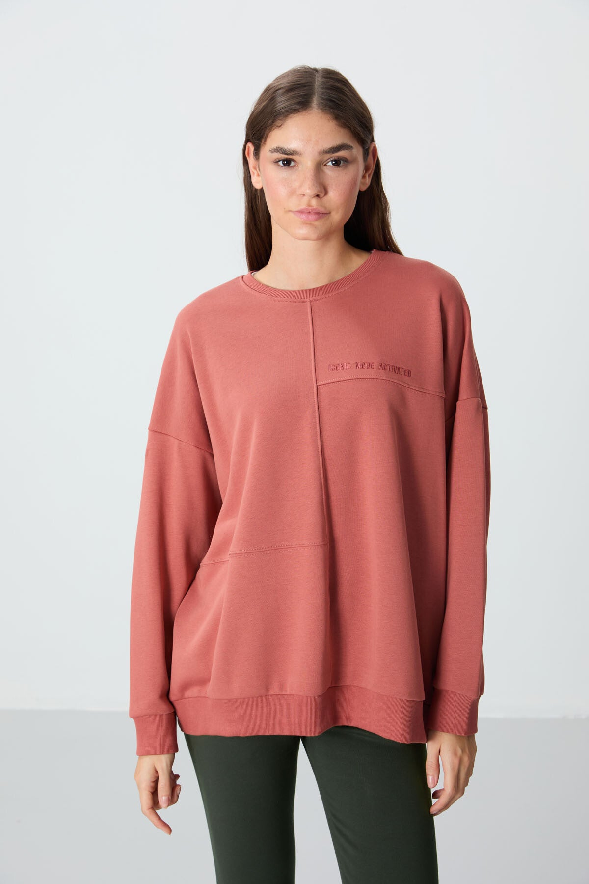 Compact Cotton Thick Smooth Textured O Collar Oversize Fit Women's Sweatshirt - 97288