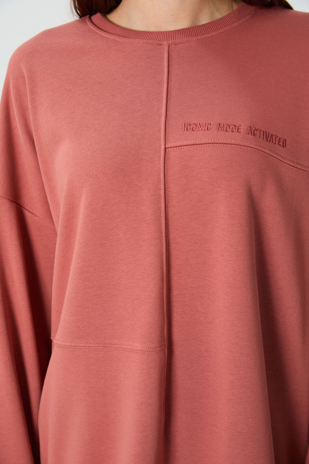 Compact Cotton Thick Smooth Textured O Collar Oversize Fit Women's Sweatshirt - 97288
