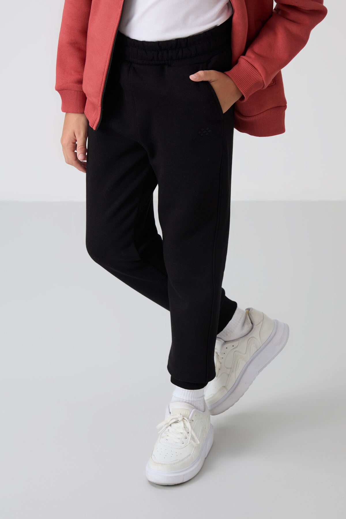 Black Cotton Thick Fleece-Lined Soft Textured Standard Fit Embroidered Boys' Tracksuit Set - 11256
