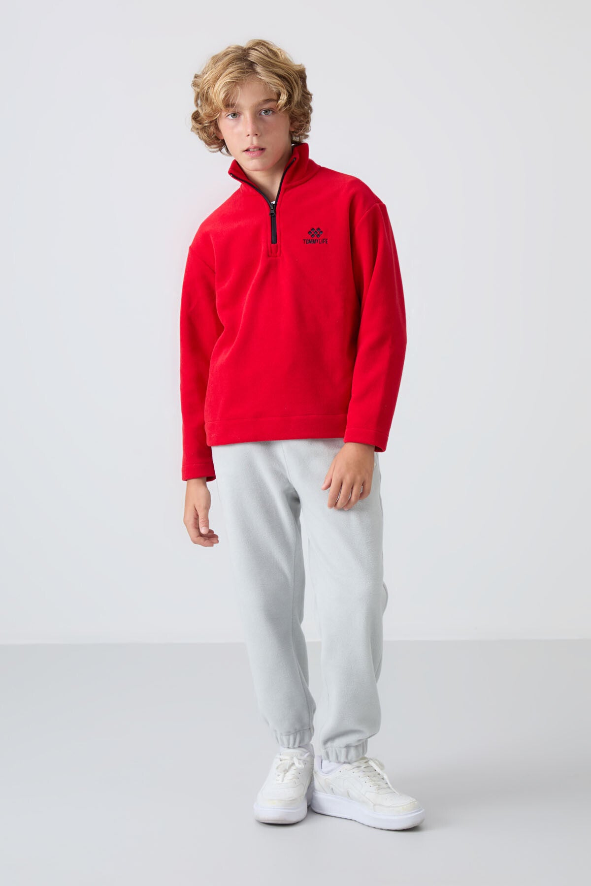 Red Thick Soft Textured Standard Fit Embroidered Fleece Boys' Sweatshirt - 11221