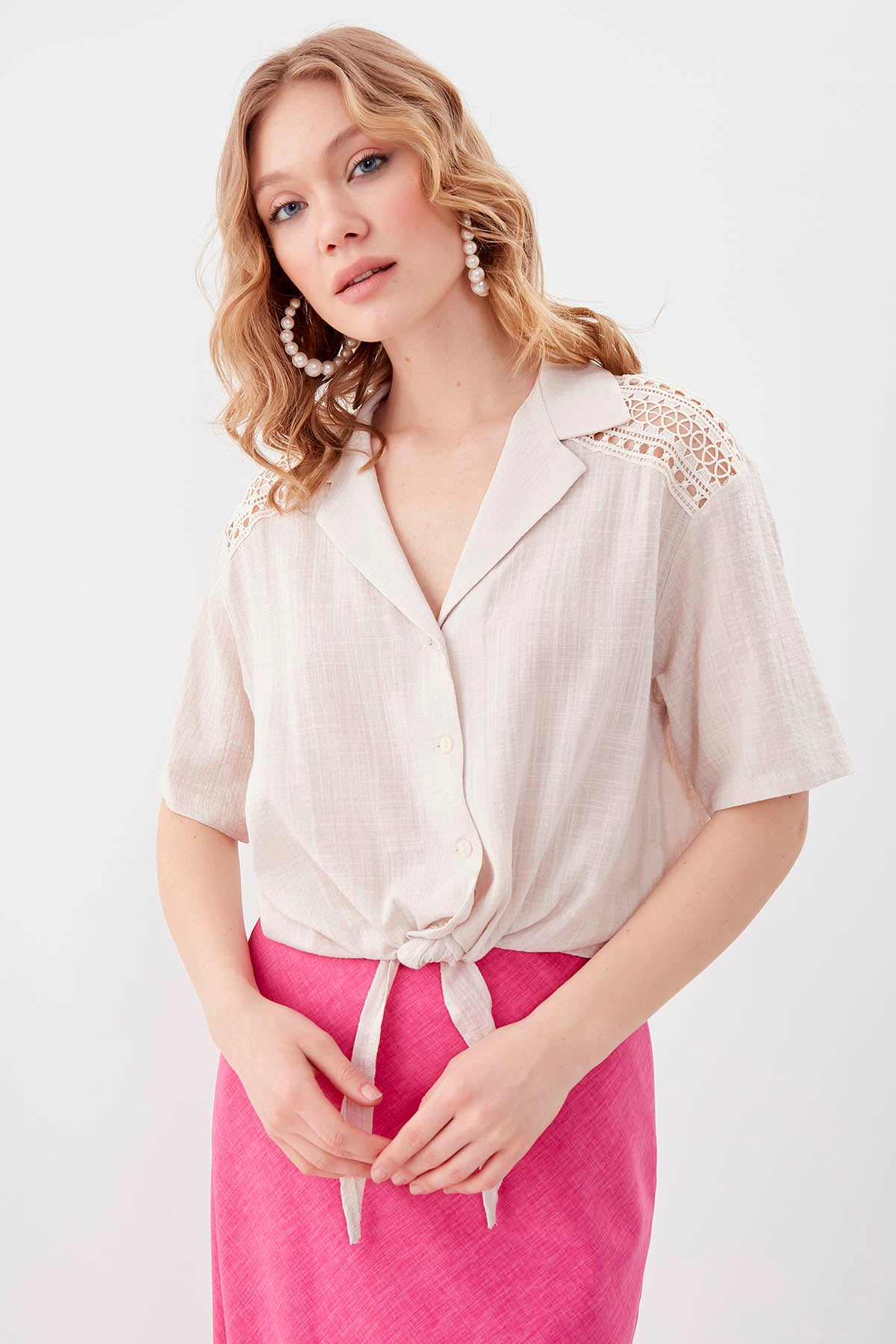 SHIRT WITH SHORT SLEEVE BINDING