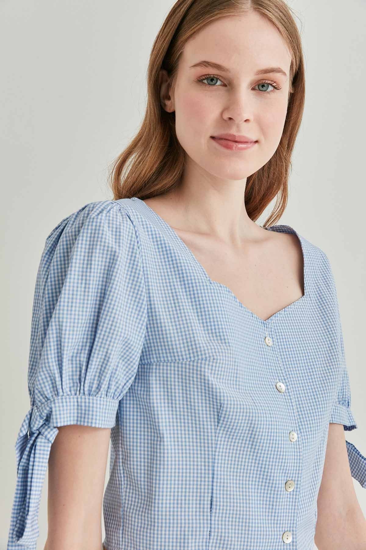 LACED SLEEVE BLOUSE
